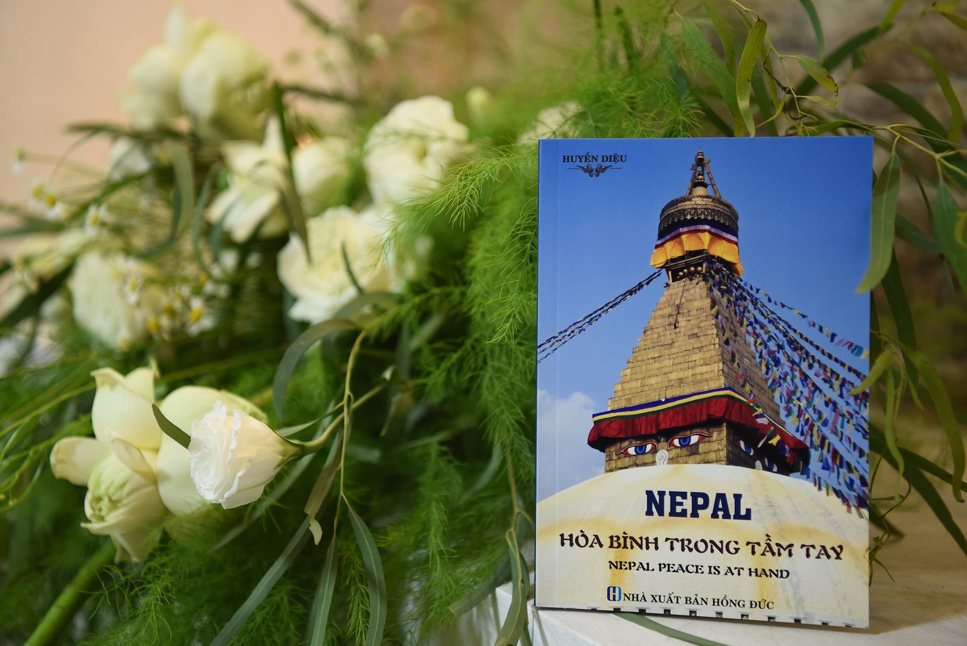 thu tuong nepal du le ra mat sach anh 1