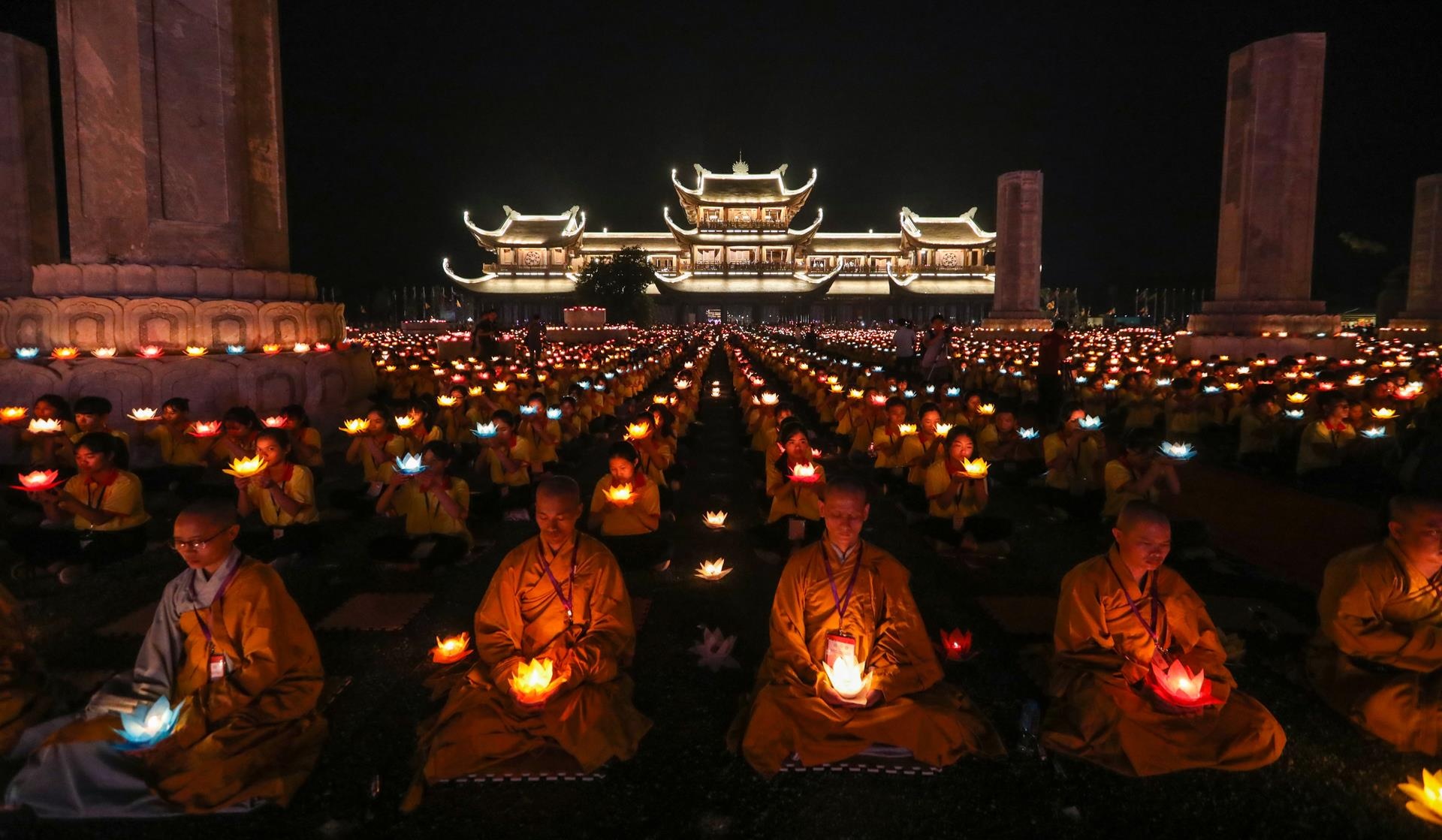 le hoi hoa dang vesak anh 2