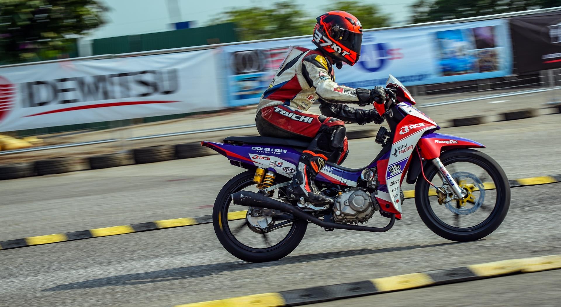 Nong bong giai dua moto hop phap dau tien o Ha Noi hinh anh