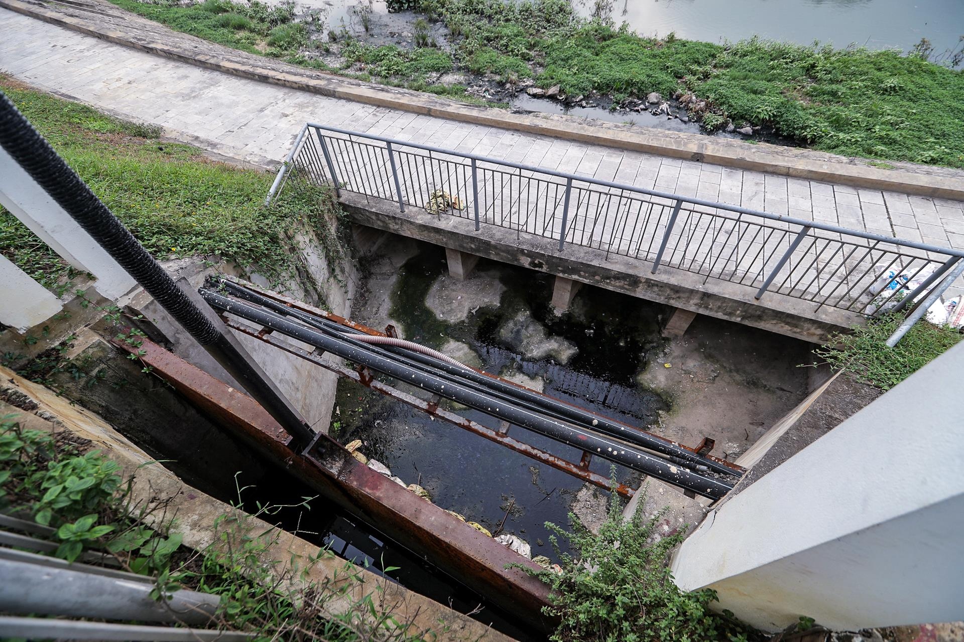 ho dieu hoa bi o nhiem anh 4