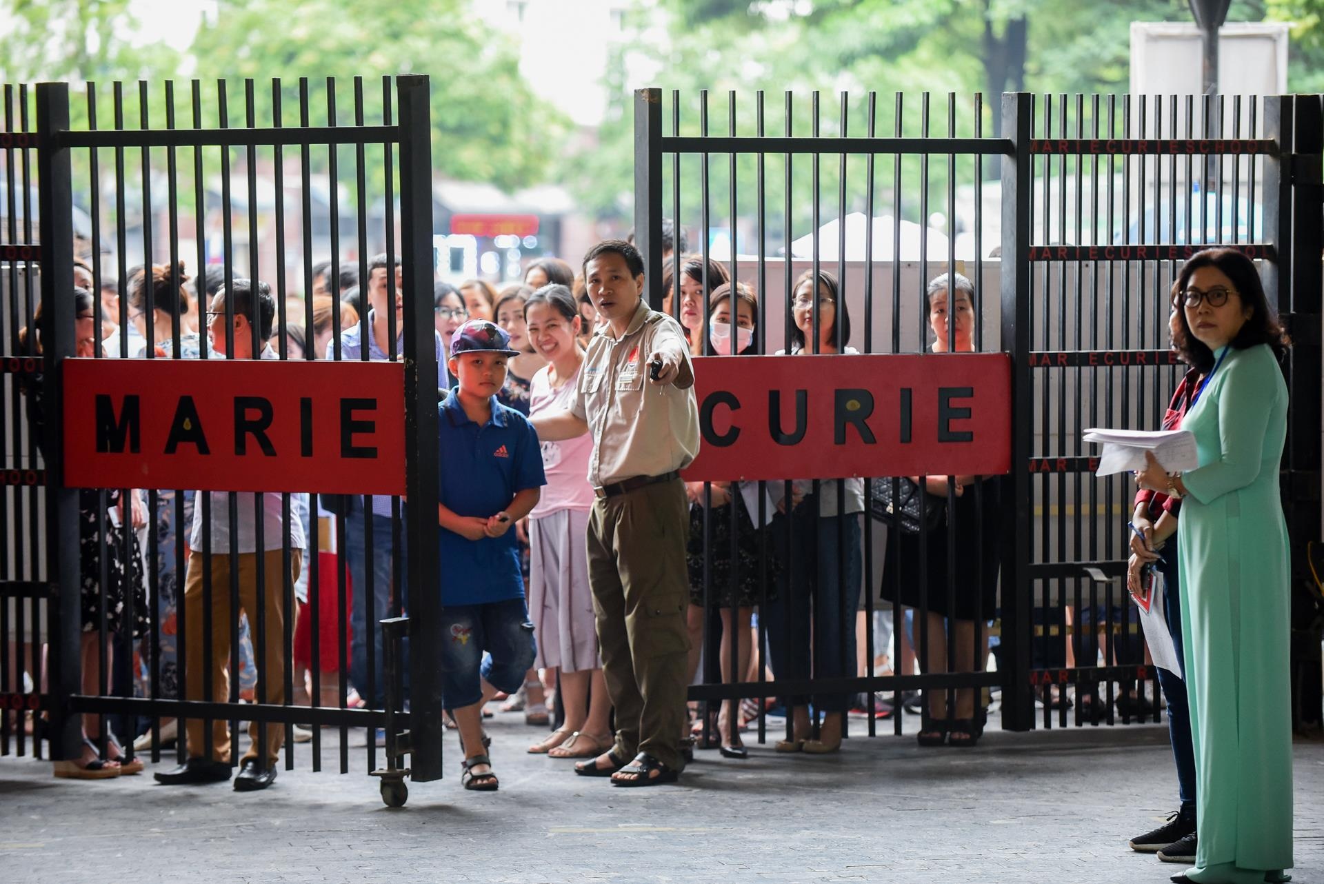 thi dau vao lop 6 anh 1