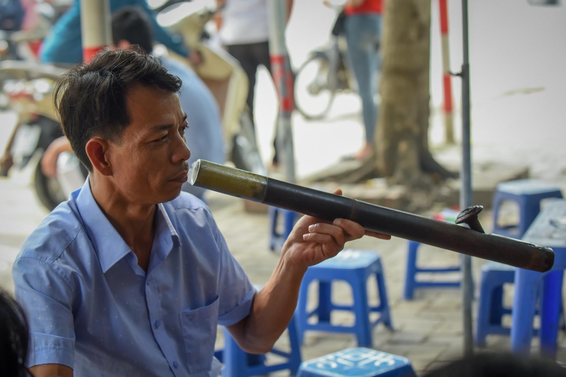 Truong thon 47 tuoi di thi, thi sinh tuong nham la giam thi hinh anh