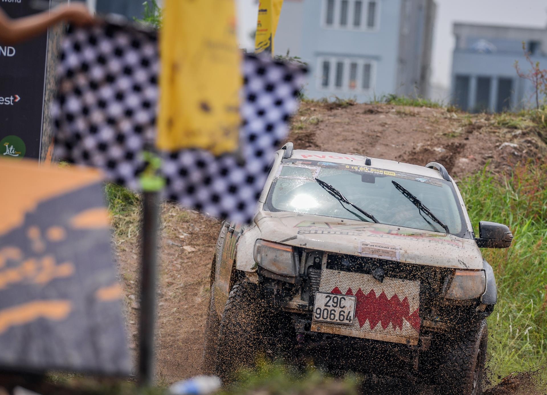 dua xe dia hinh kok anh 10