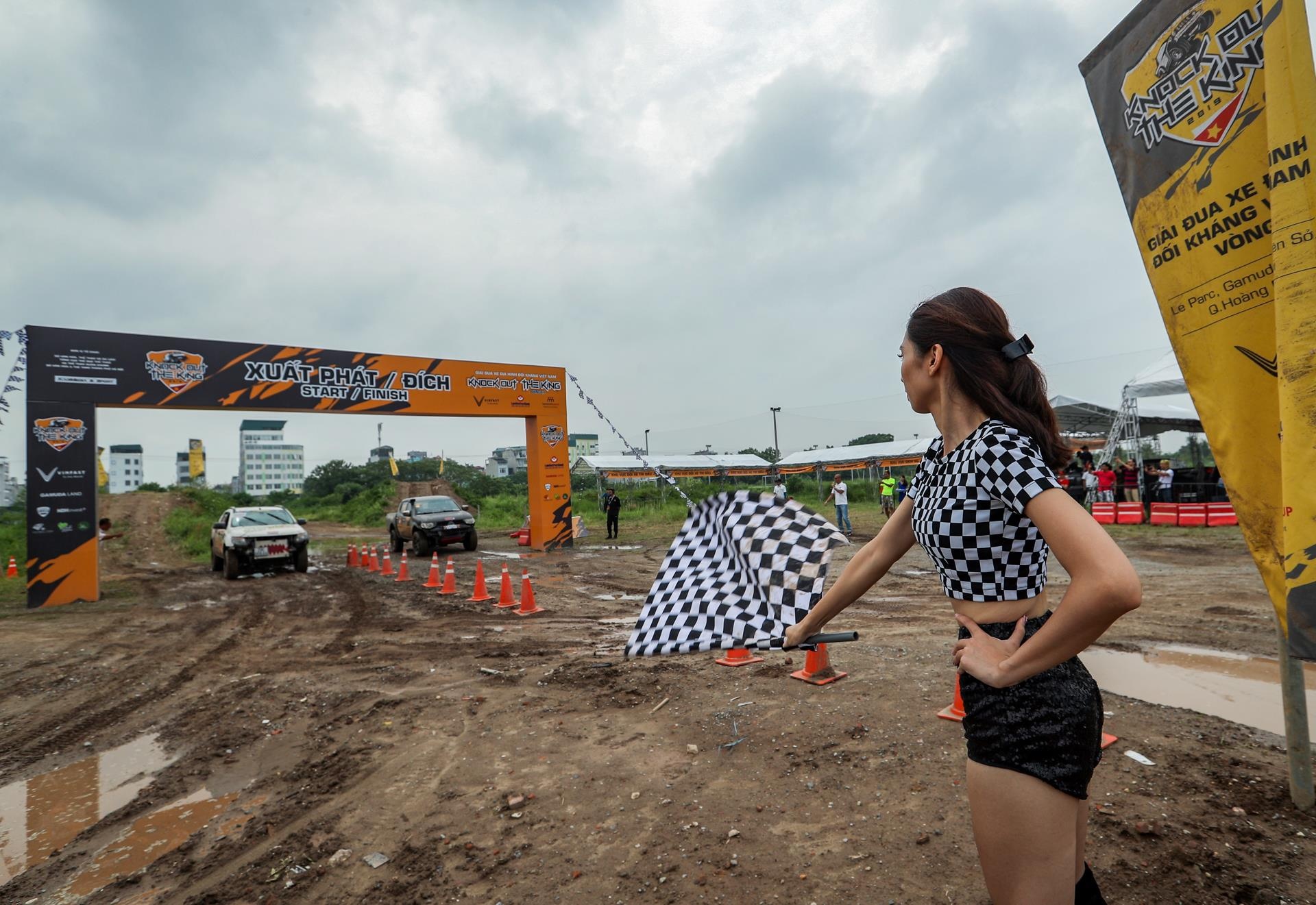 dua xe dia hinh kok anh 2