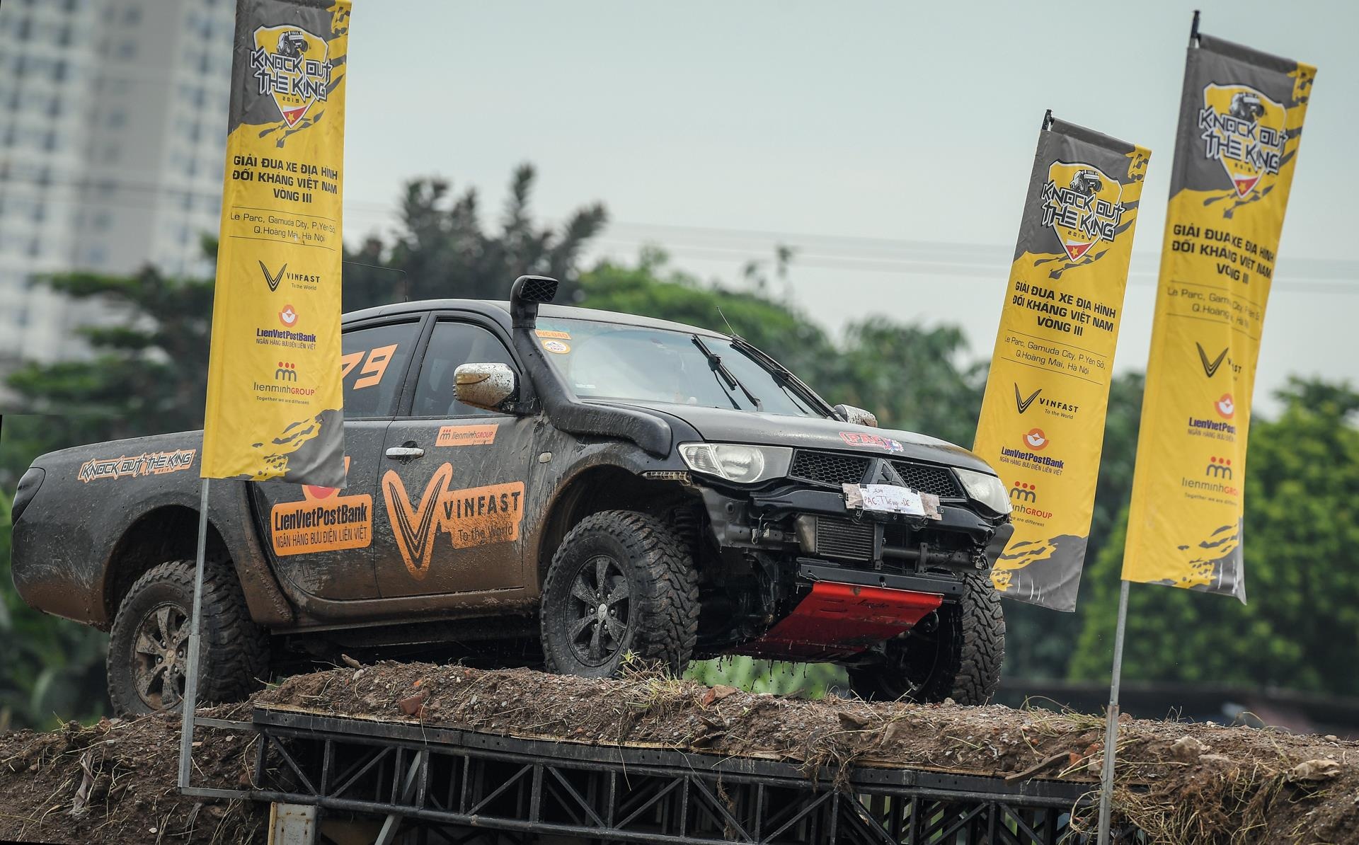 dua xe dia hinh kok anh 3