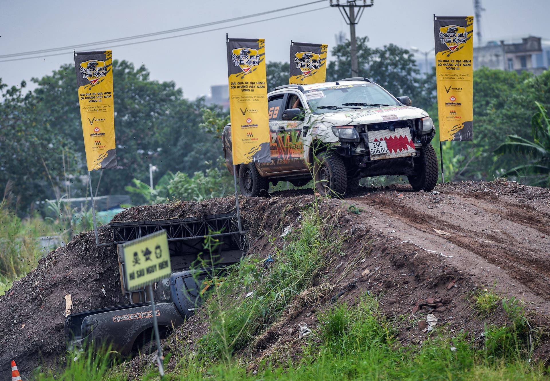 dua xe dia hinh kok anh 5