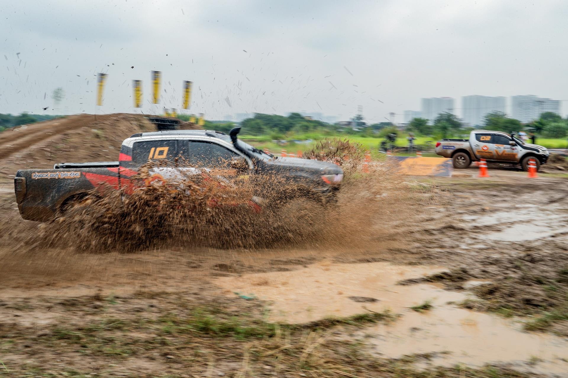 dua xe dia hinh kok anh 6