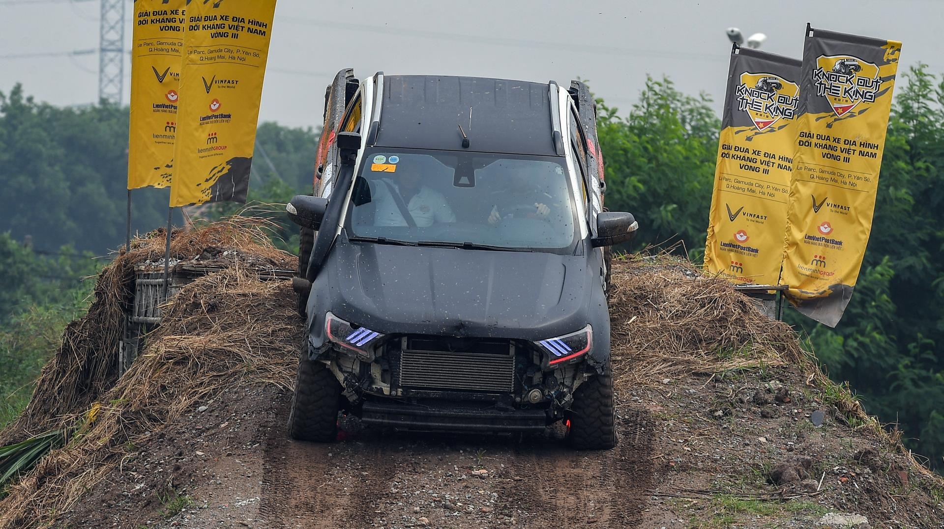 dua xe dia hinh kok anh 7