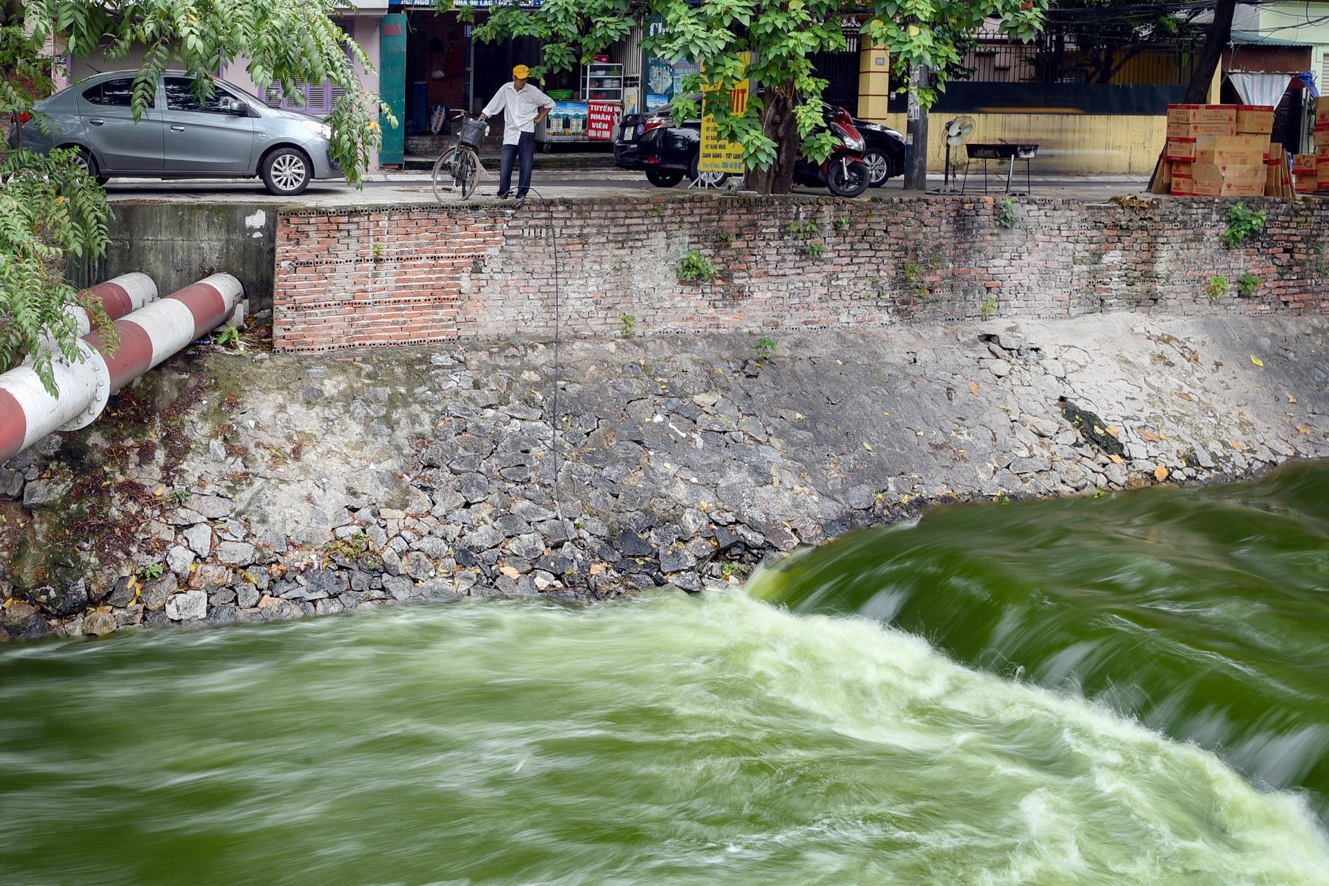 Nhan 1 trieu m3 nuoc tu ho Tay, song To Lich doi mau la lam hinh anh