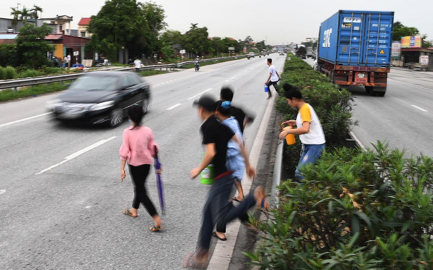 Tai nan rinh rap tren tuyen quoc lo 'tu than' hinh anh