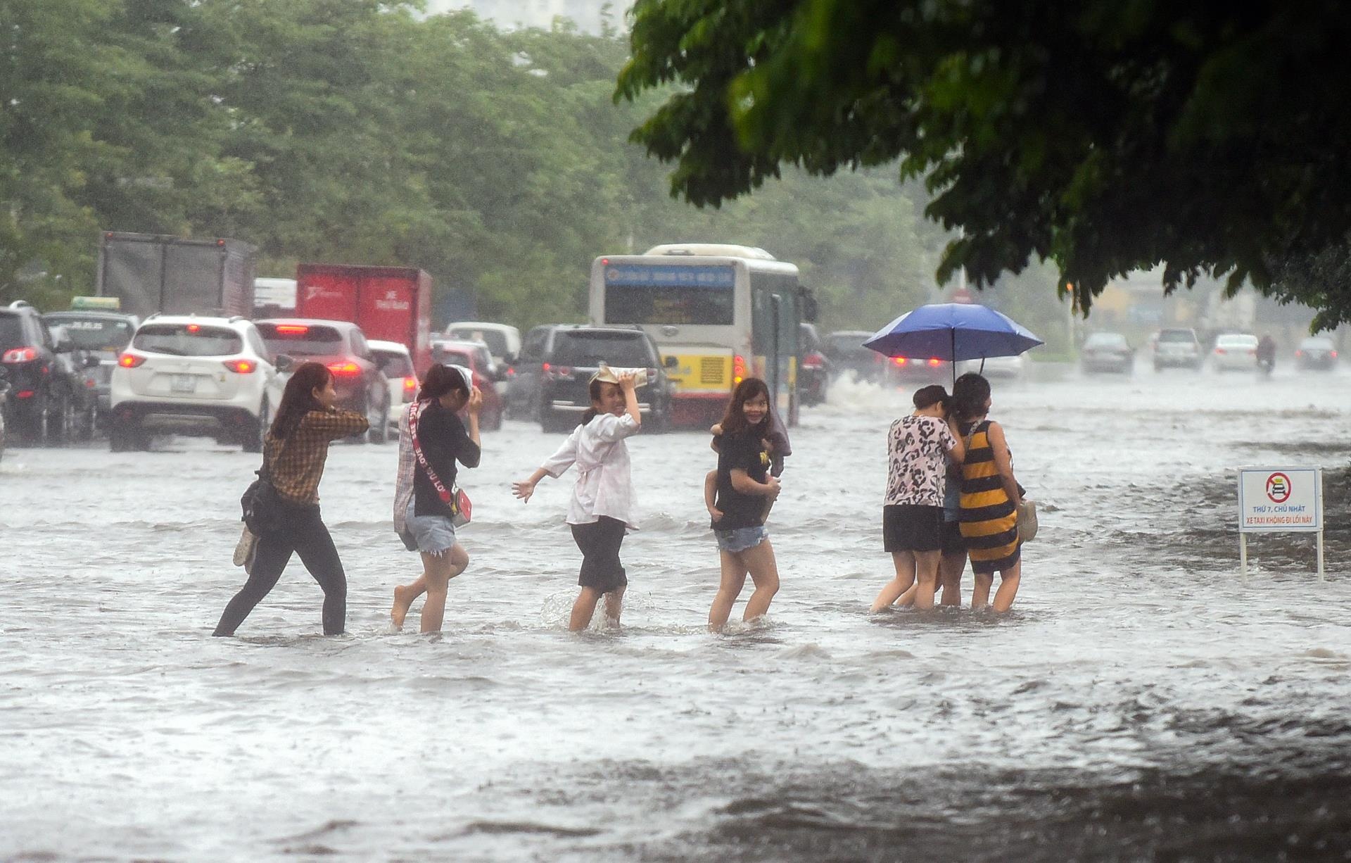 ngap mua bao ha noi anh 11
