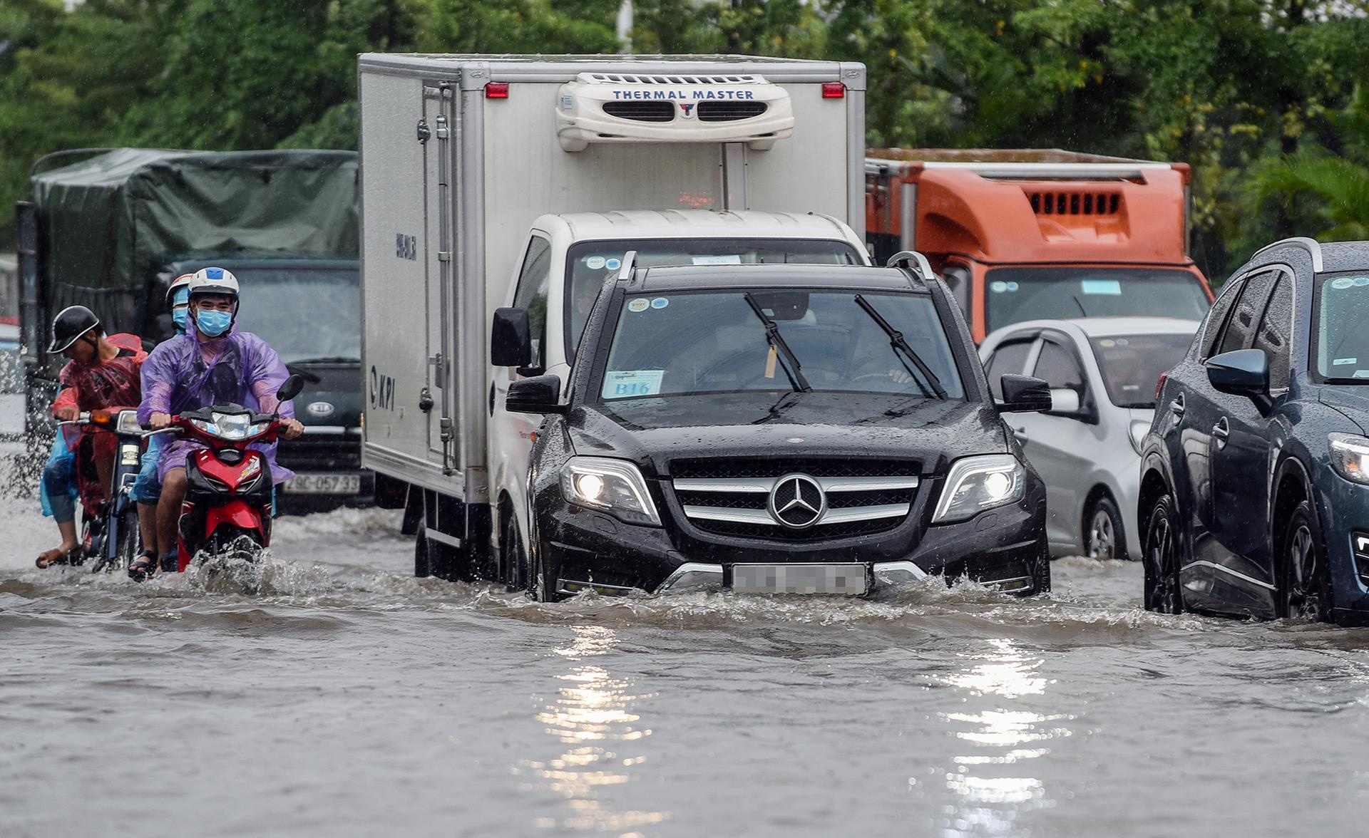 ngap mua bao ha noi anh 6