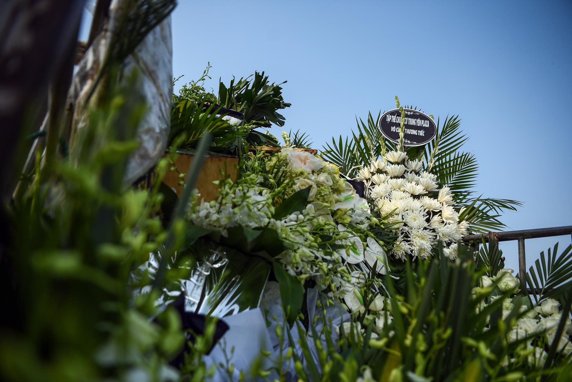 tang le be trai tu vong tren xe buyt anh 10