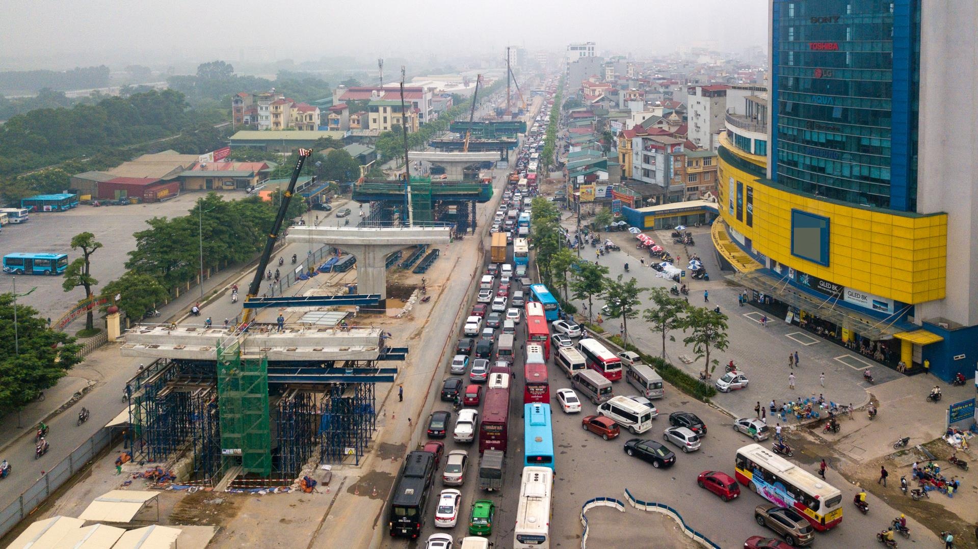 tac duong o ha noi anh 1