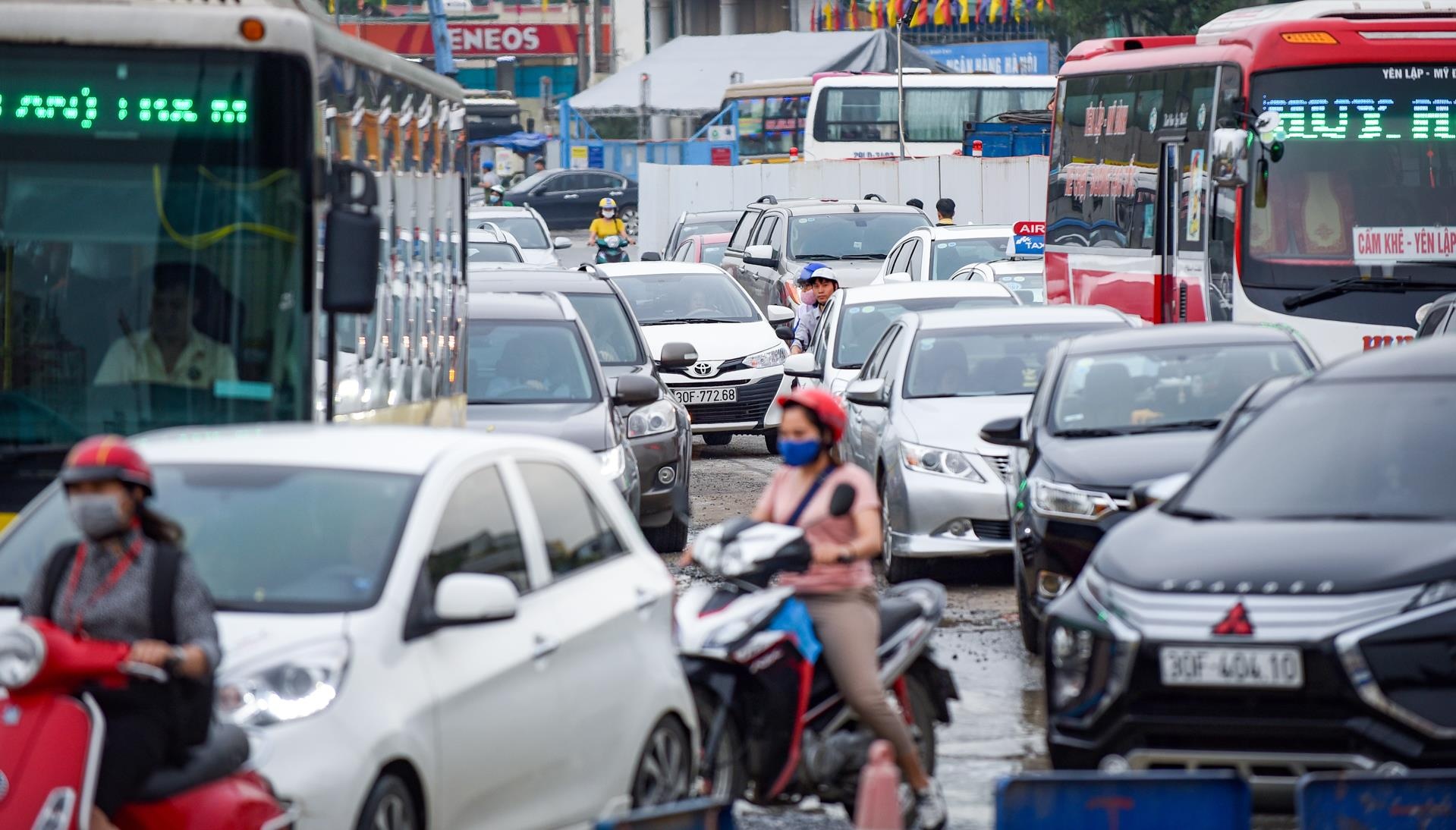 tac duong o ha noi anh 2