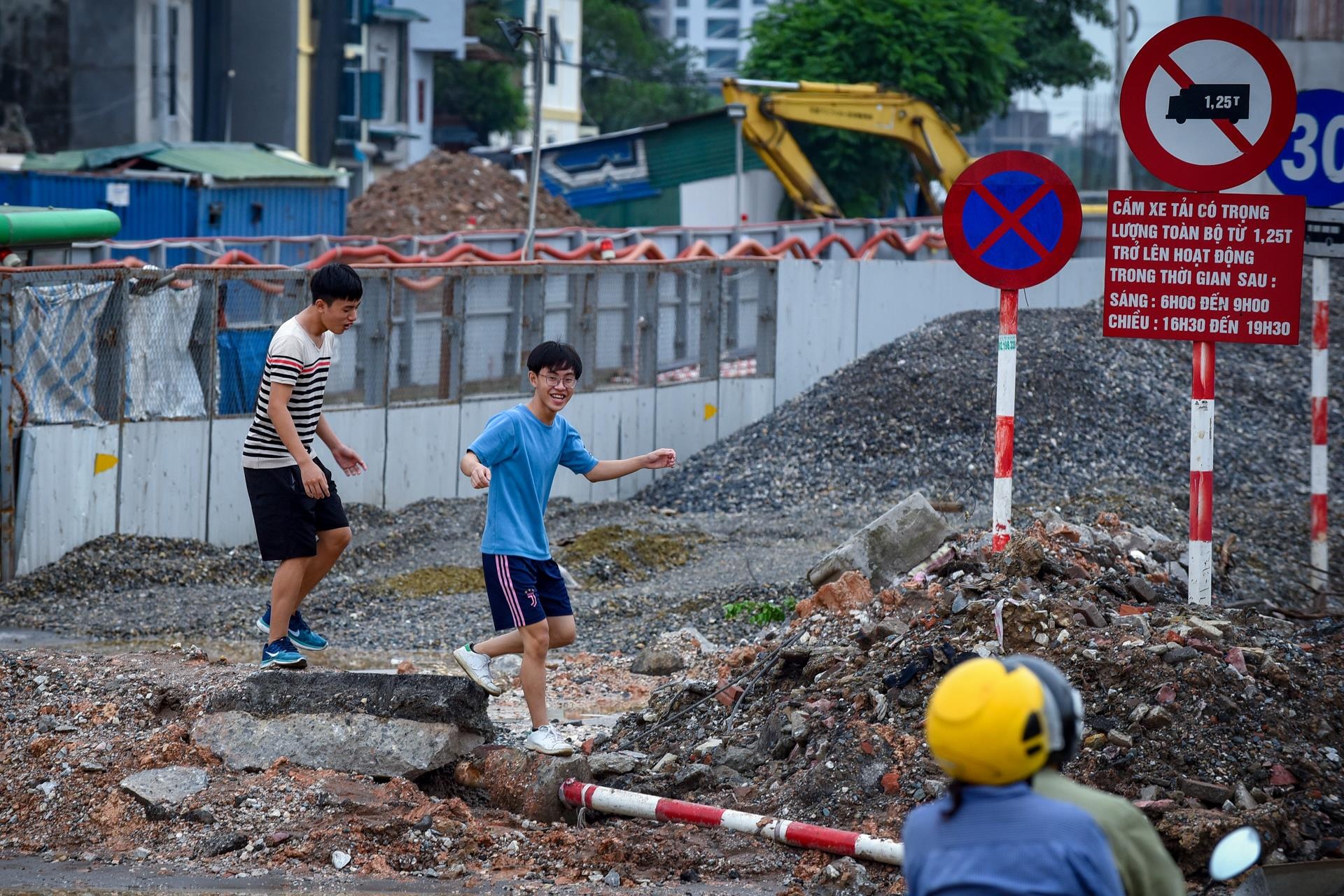 tac duong o ha noi anh 6
