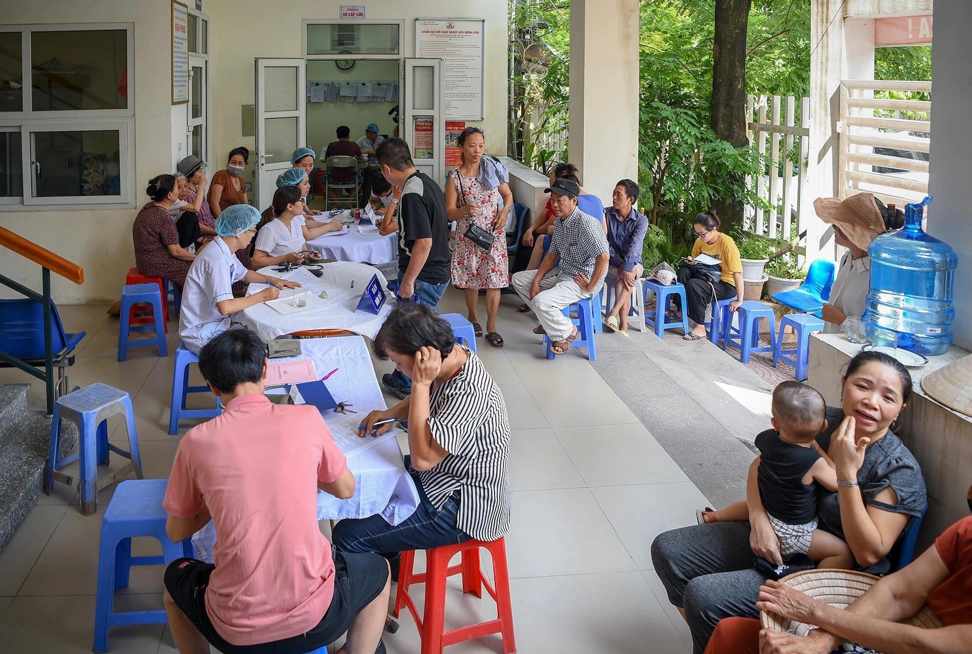 kham suc khoe nguoi dan sau vu chay rang dong anh 1