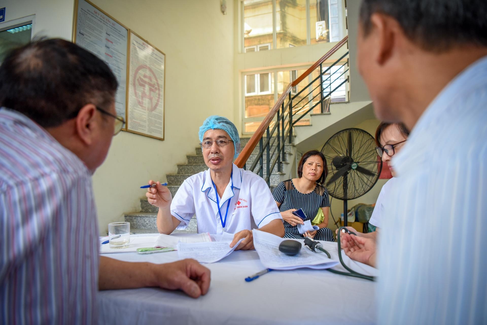 kham suc khoe nguoi dan sau vu chay rang dong anh 3