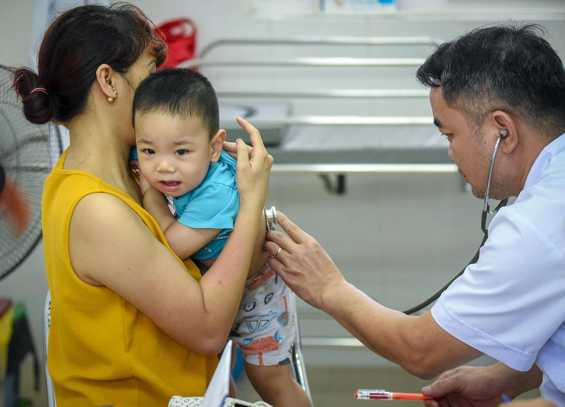 kham suc khoe nguoi dan sau vu chay rang dong anh 7