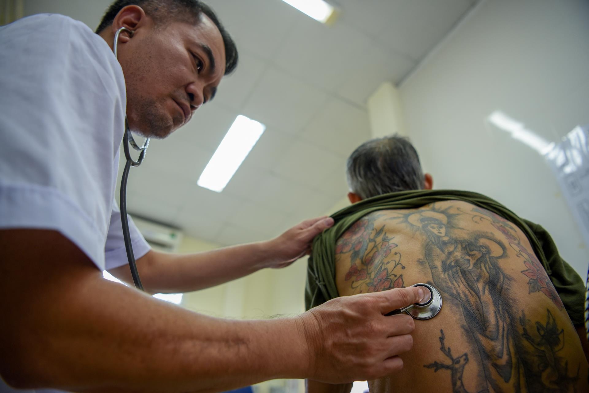 kham suc khoe nguoi dan sau vu chay rang dong anh 8