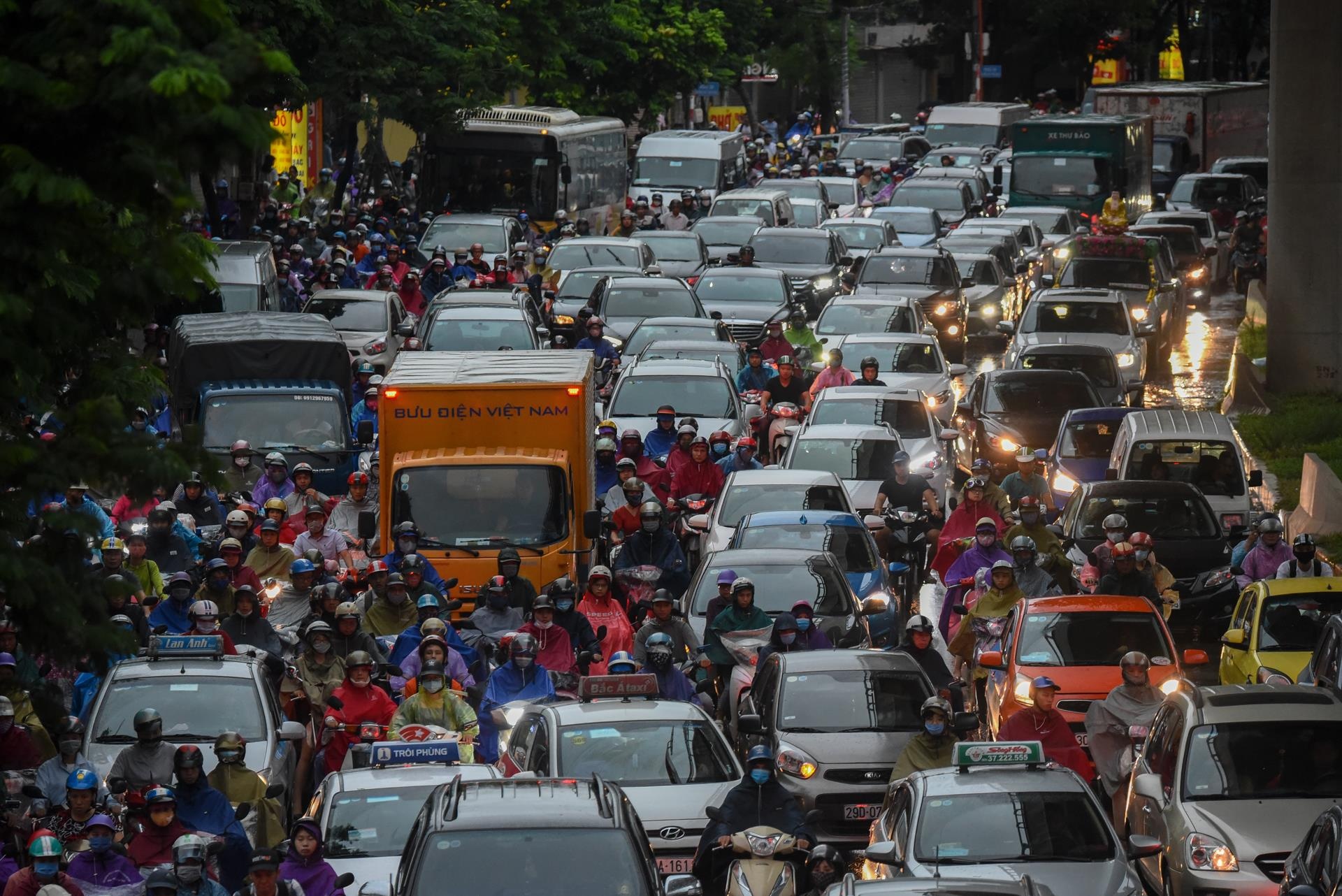mua lon tac duong o Ha Noi anh 5