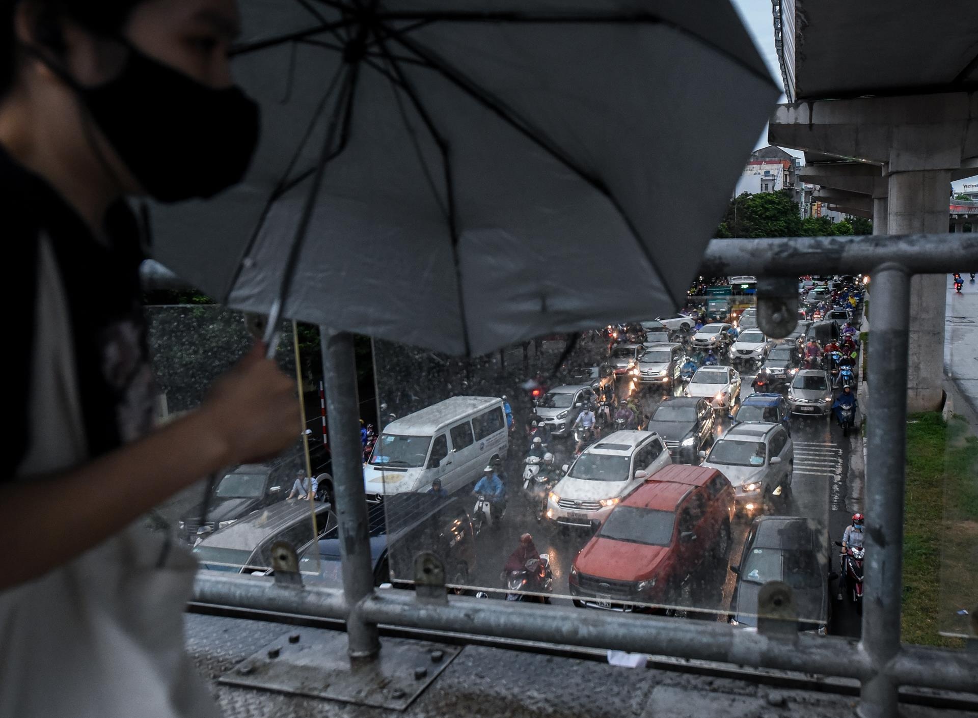 mua lon tac duong o Ha Noi anh 7