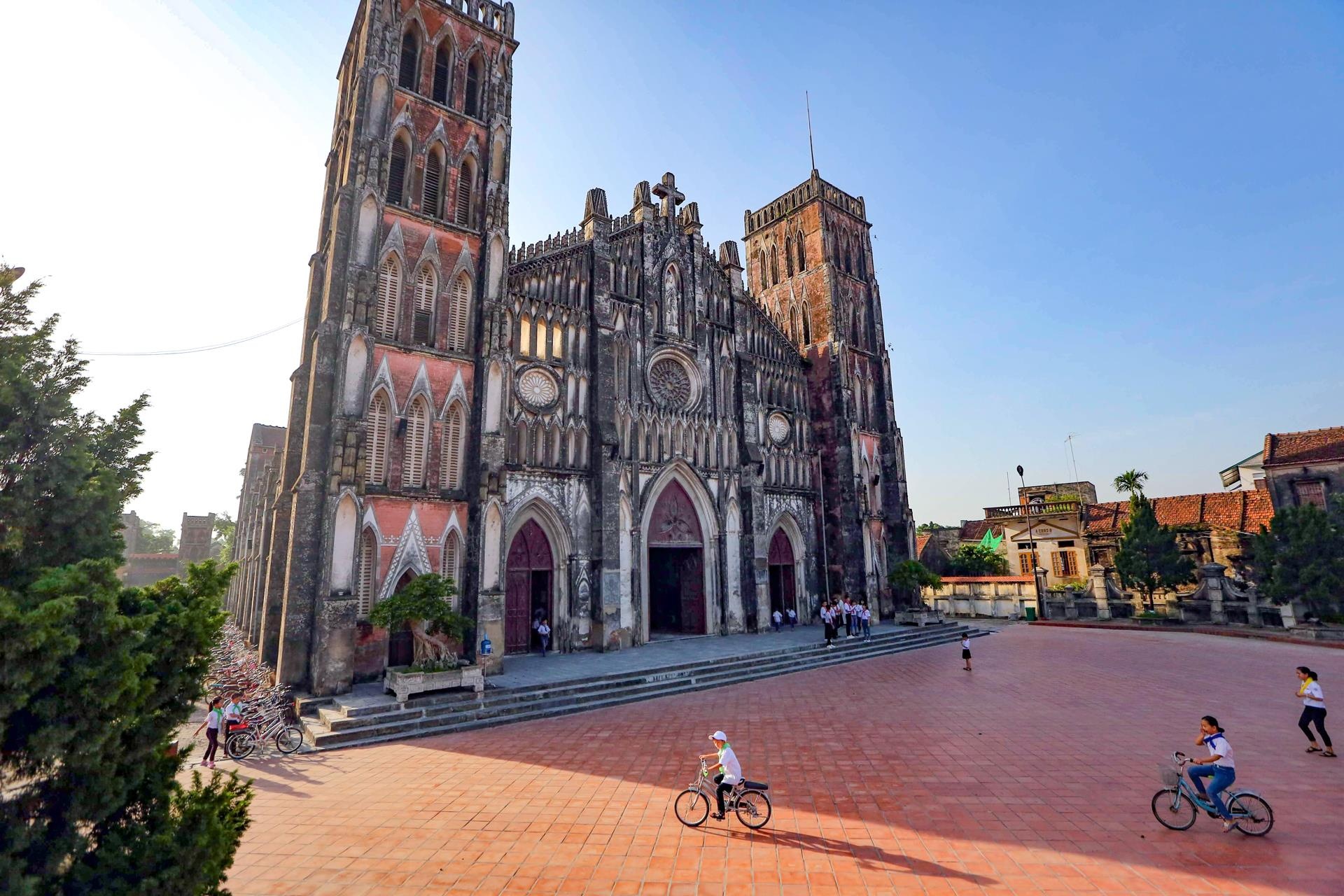 Vuong cung thanh duong nhu o chau Au ngay gan Ha Noi hinh anh