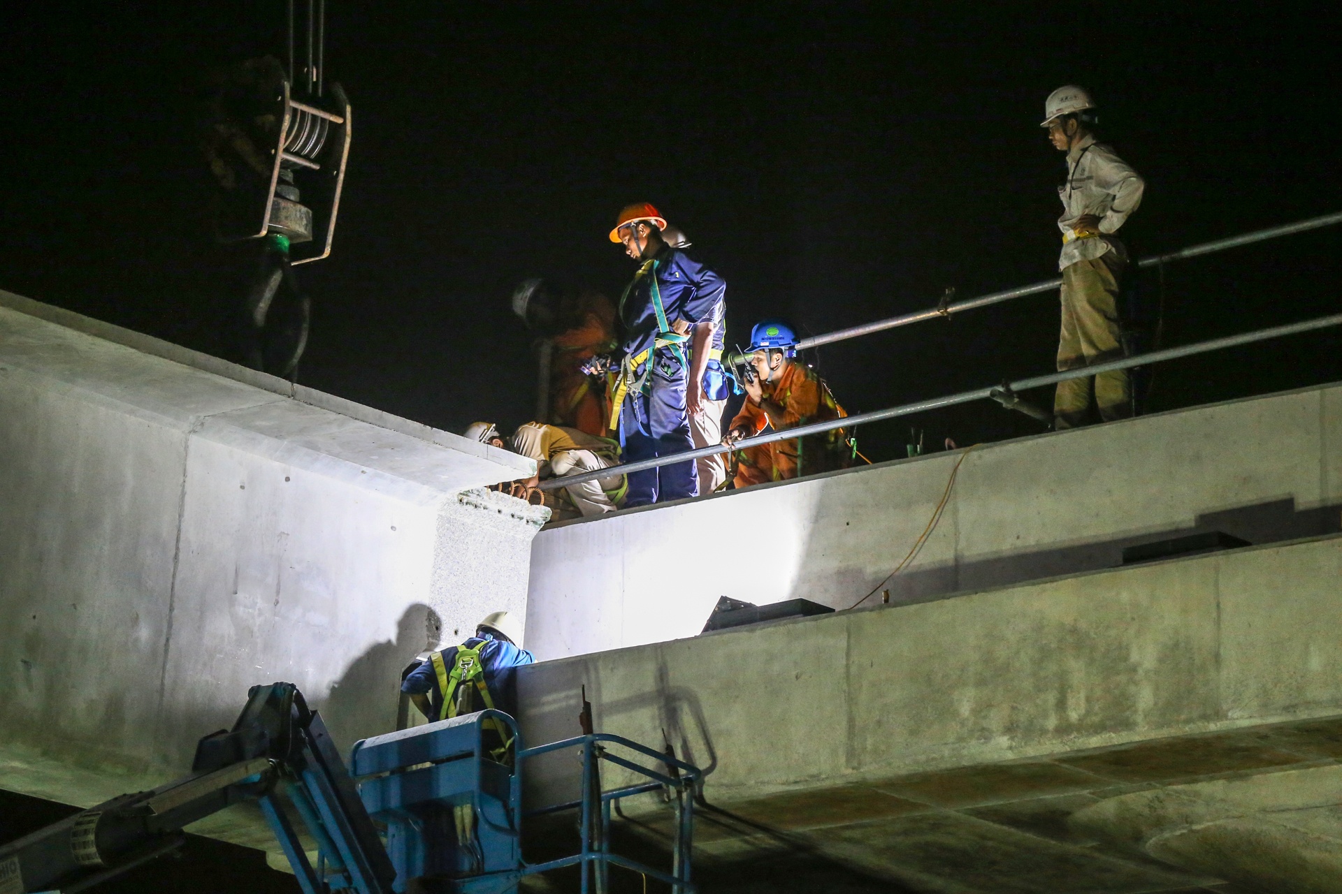 lao dam cau can mai dich thang long anh 12