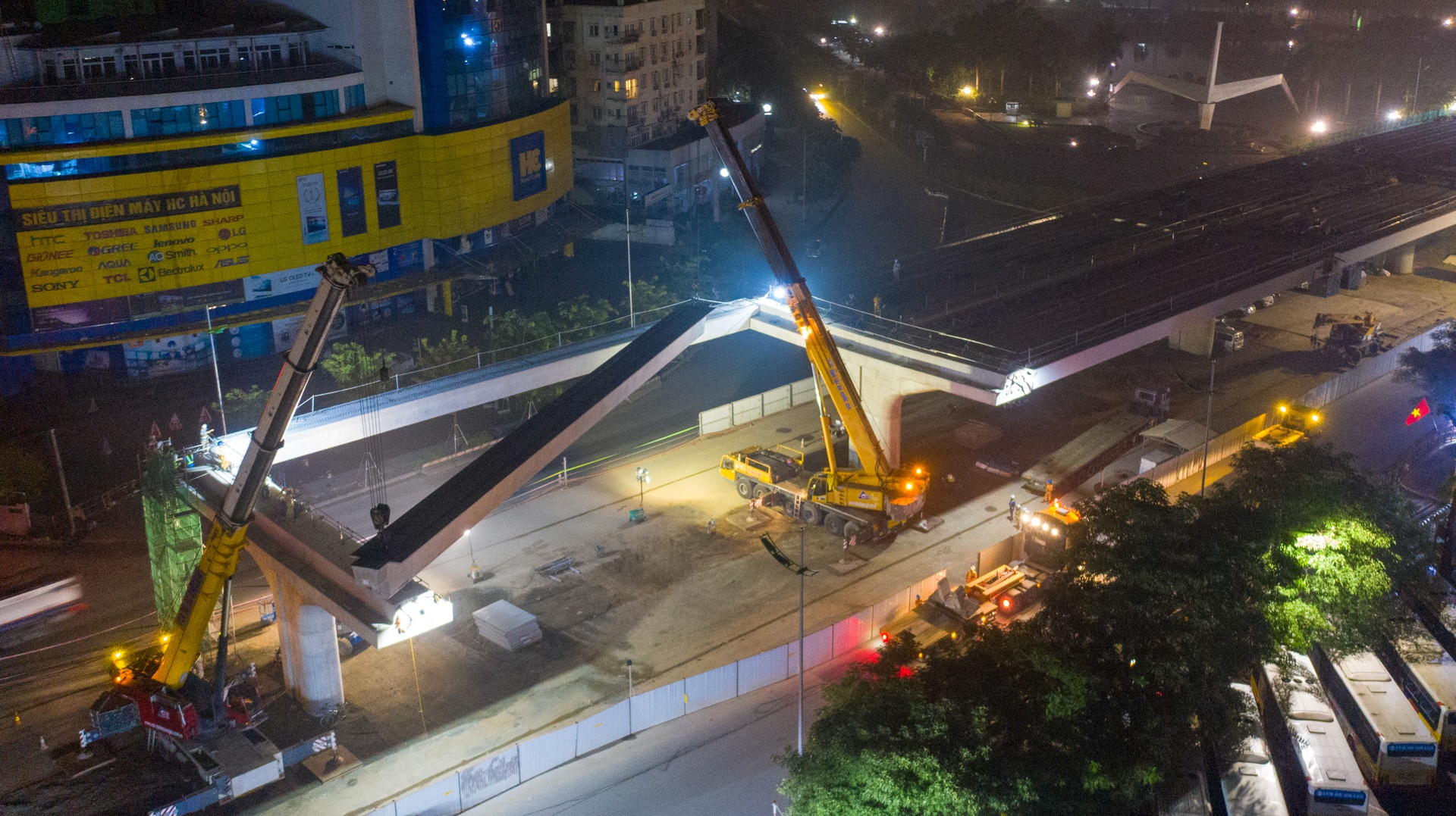 lao dam cau can mai dich thang long anh 2