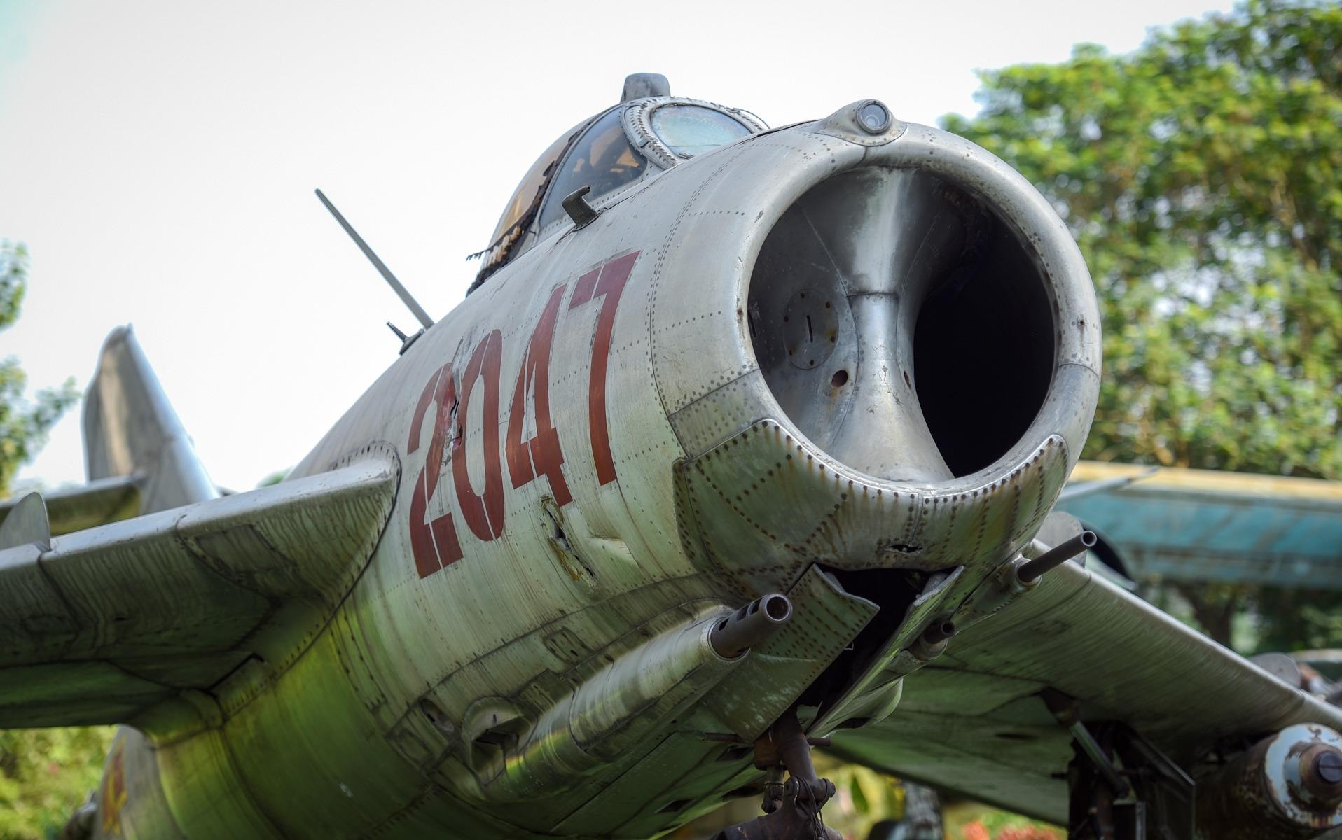 Can canh MiG-17, loai may bay tiem kich dai ta Bay A tung chien dau hinh anh
