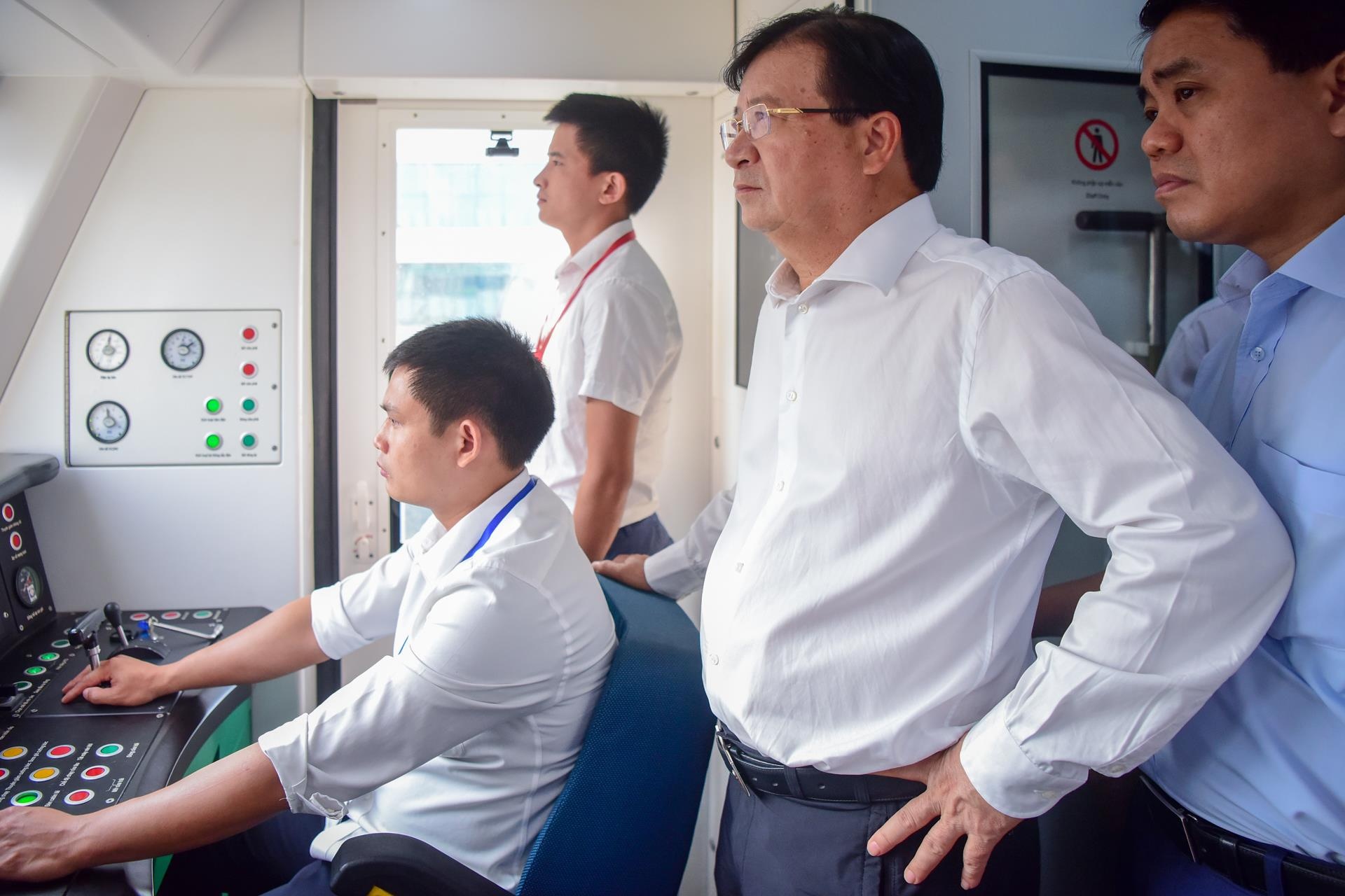 Pho thu tuong Trinh Dinh Dung di thu tau tren cao Cat Linh - Ha Dong hinh anh