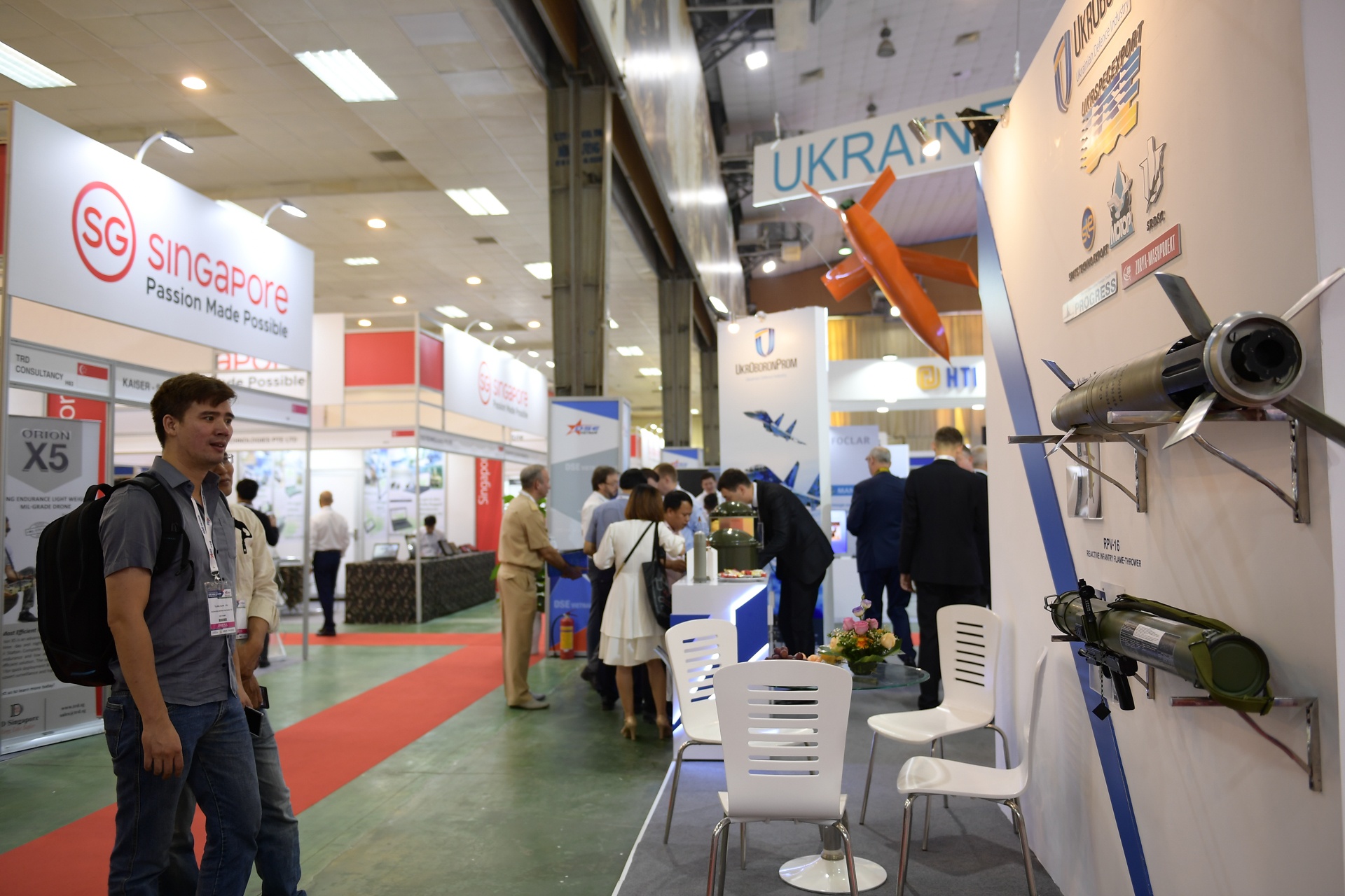 trien lam vu khi anh 1