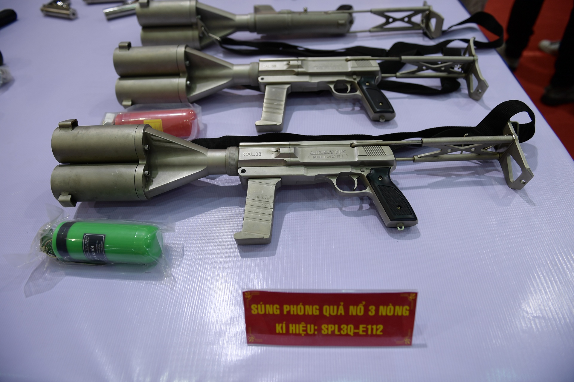 trien lam vu khi anh 4