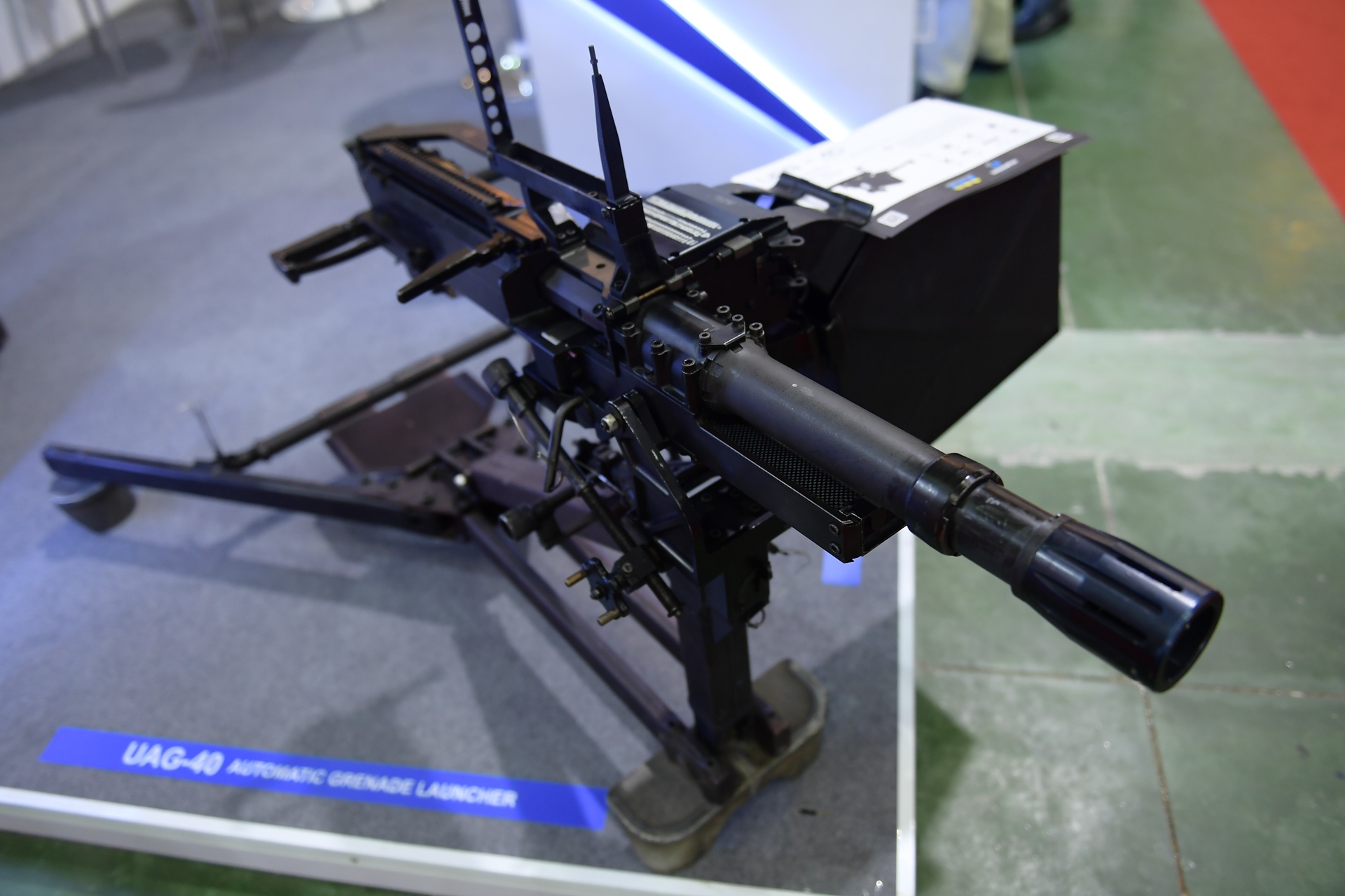 trien lam vu khi anh 6