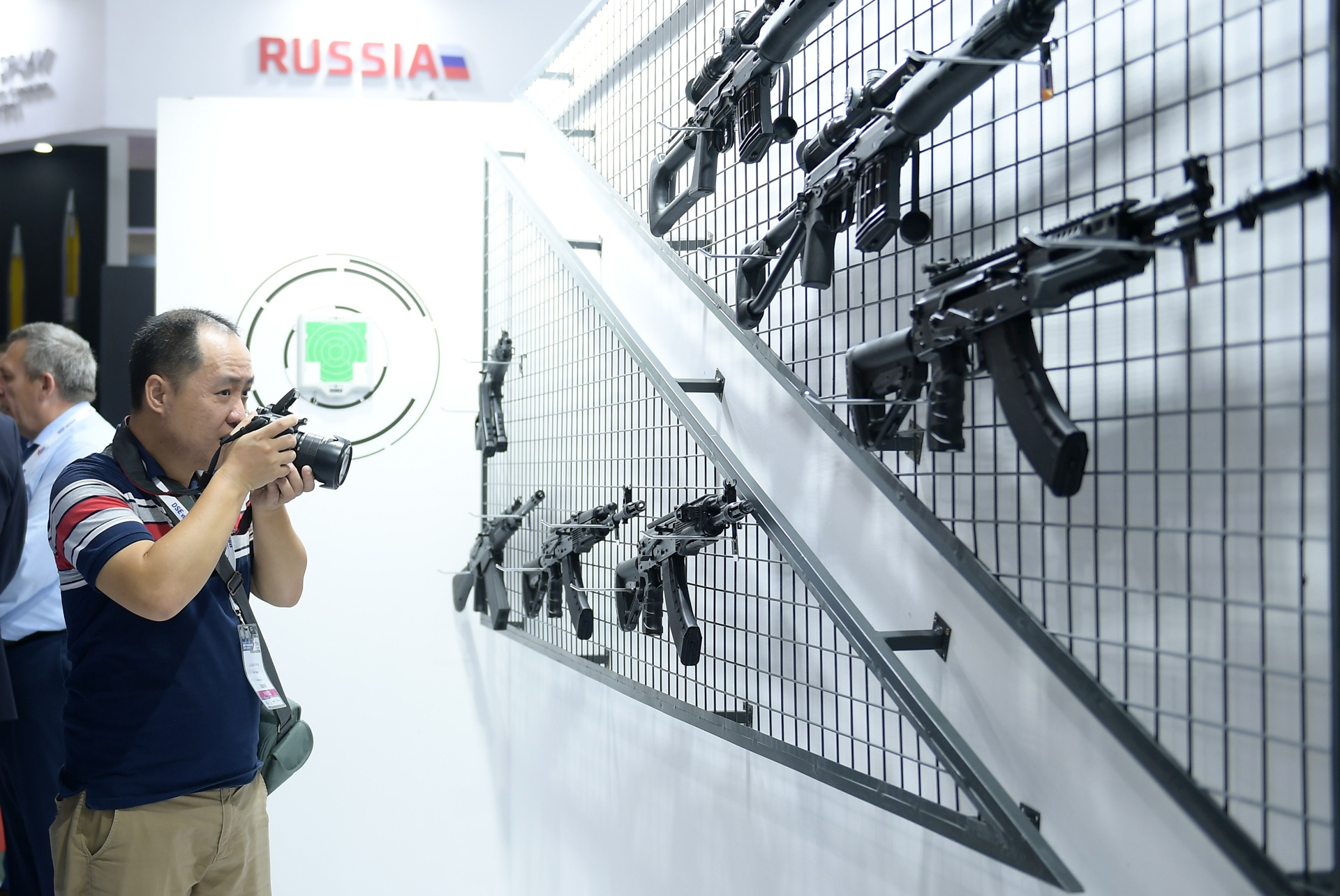 trien lam vu khi anh 7