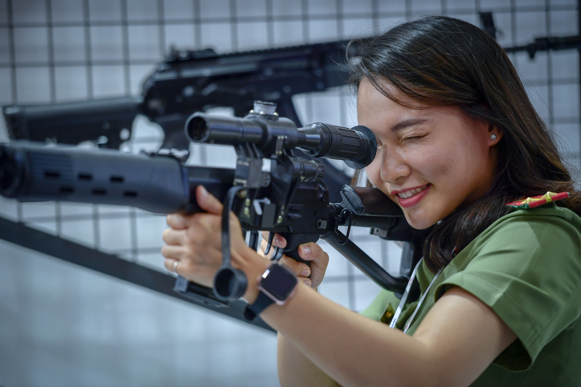 trien lam vu khi anh 8