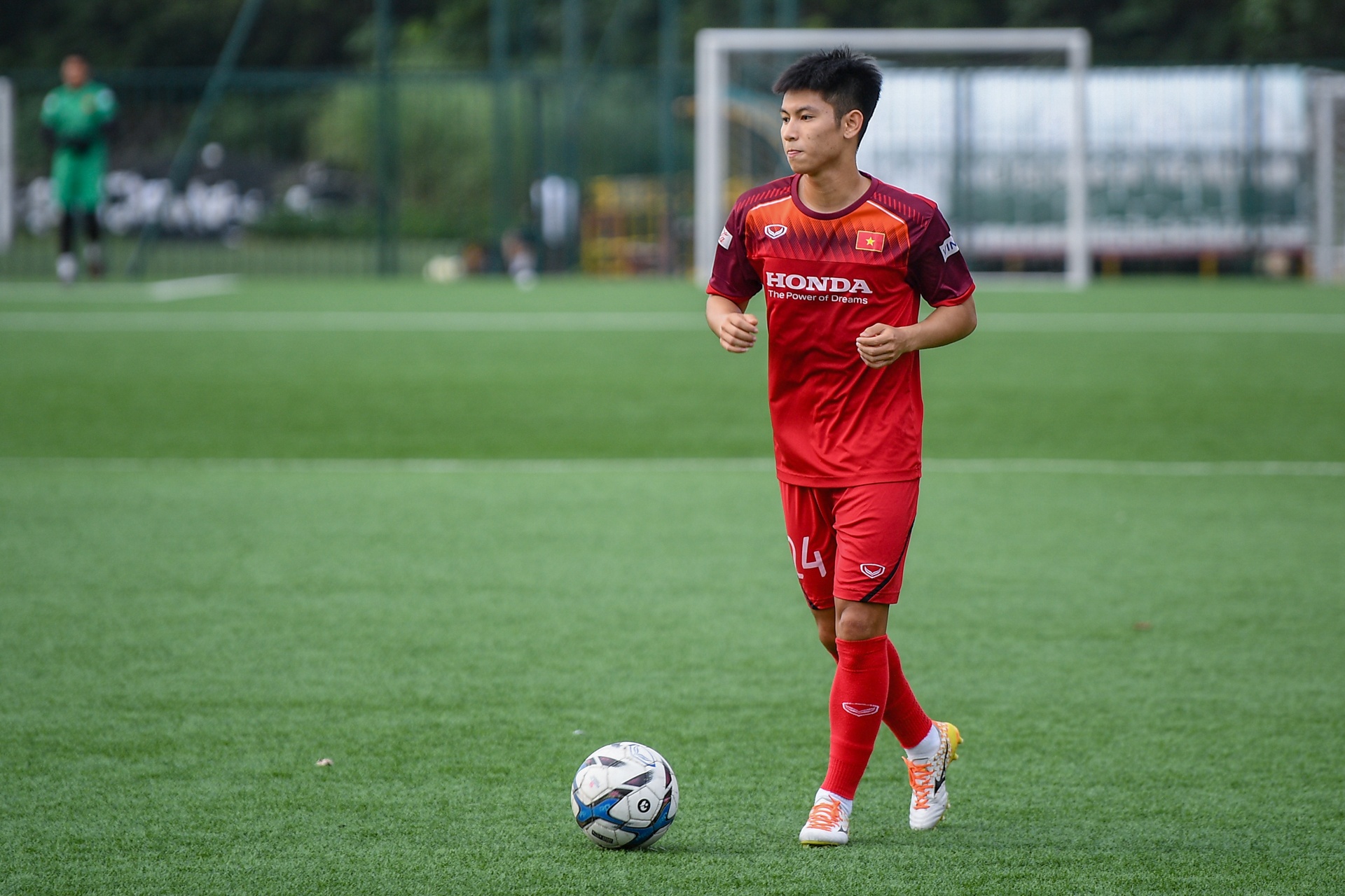 trong hung tien linh len doi tuyen quoc gia anh 8