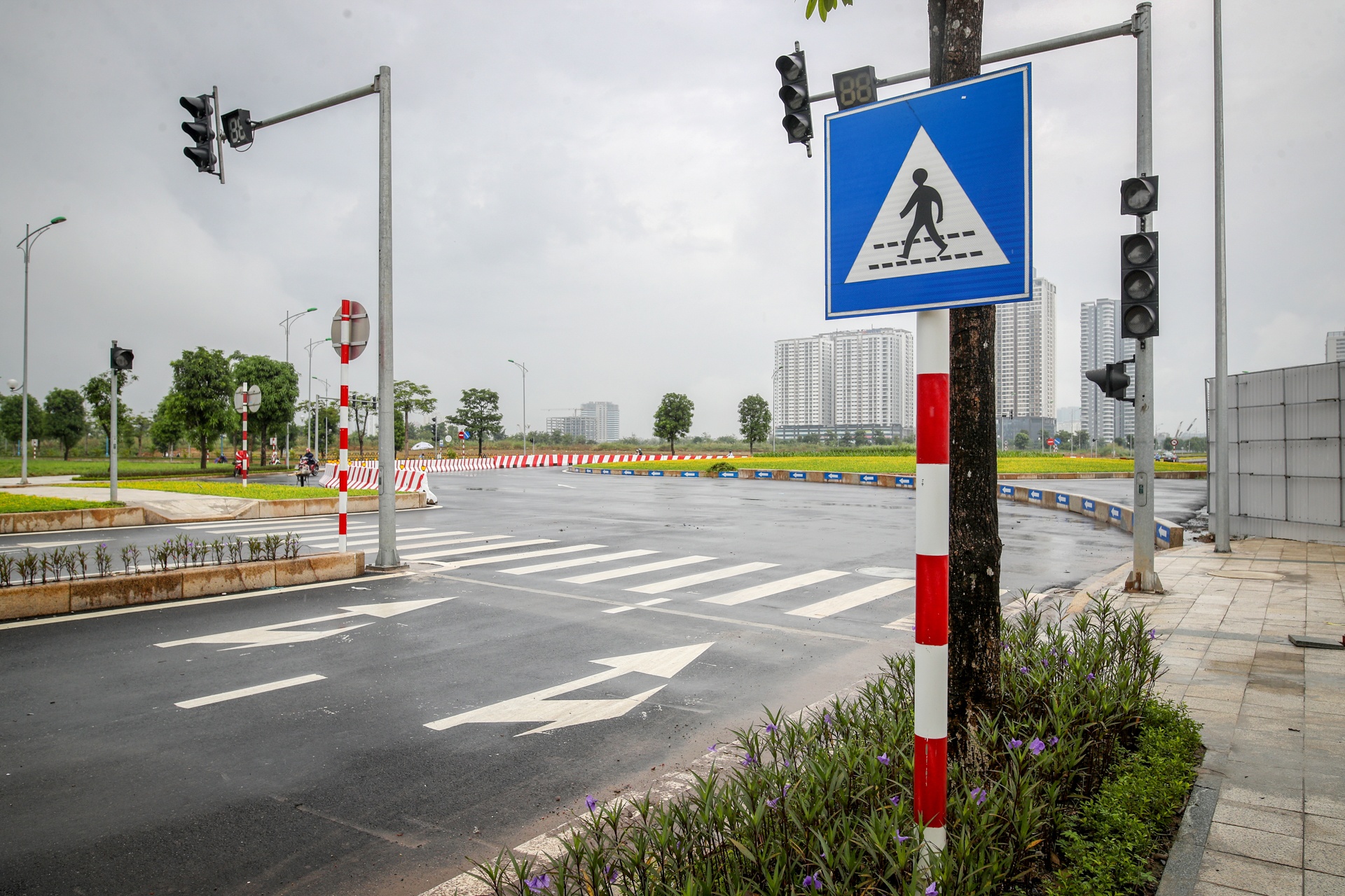 thong xe duong nguyen van huyen keo dai anh 5