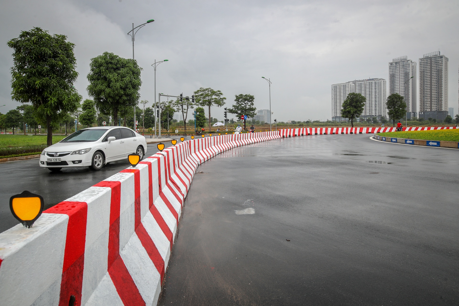 thong xe duong nguyen van huyen keo dai anh 7