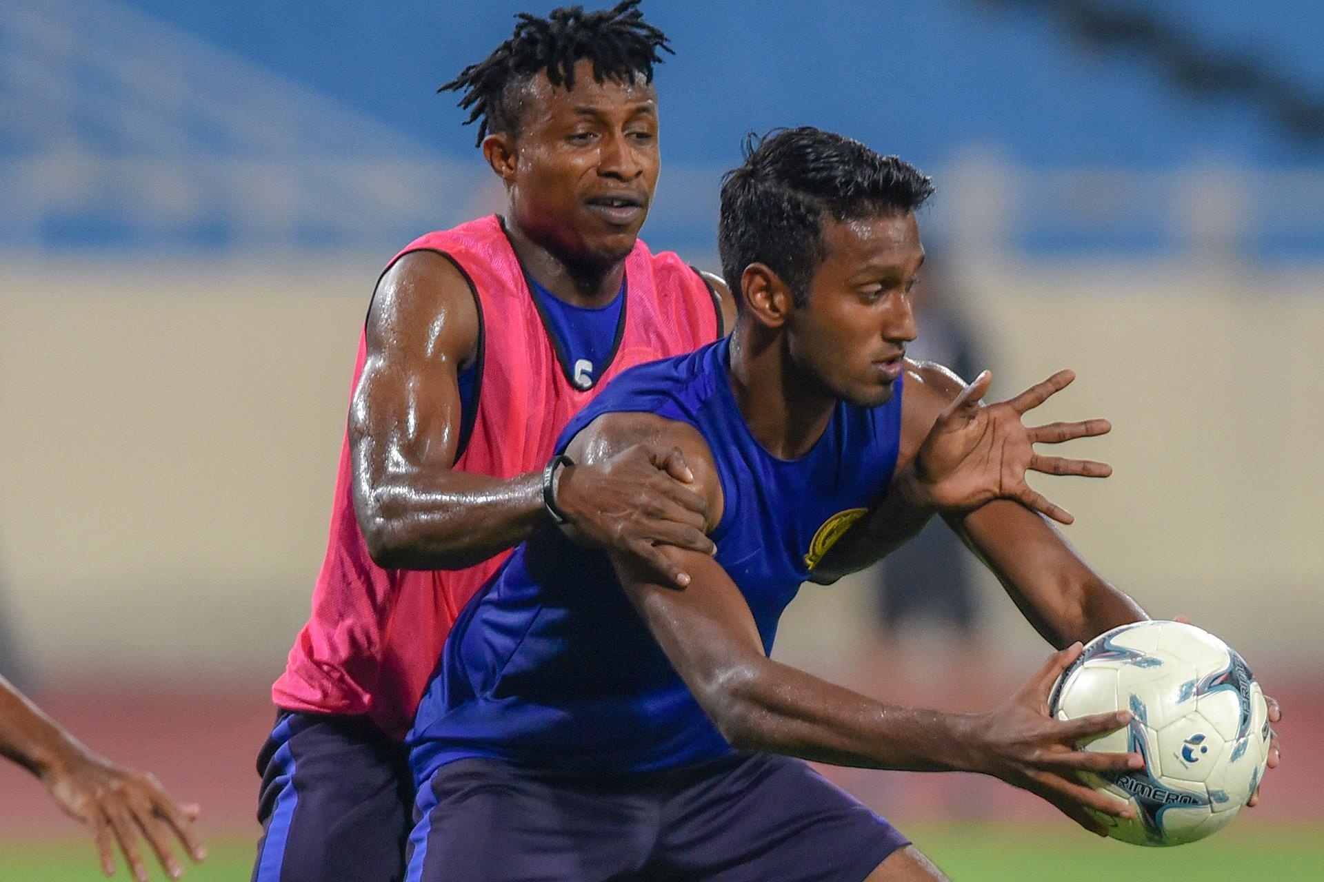 Malaysia choi bong bang tay truoc tran doi dau tuyen Viet Nam hinh anh