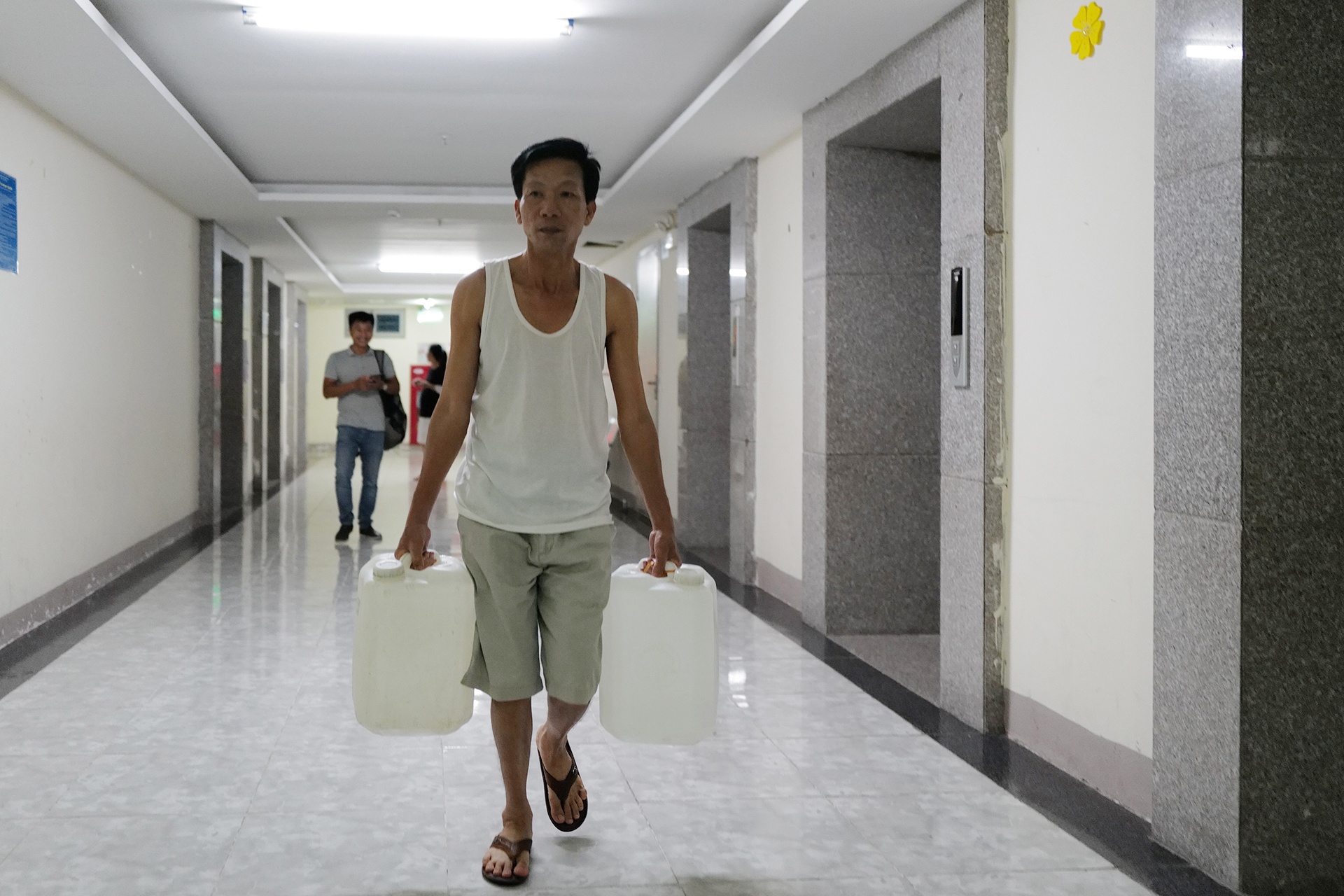 xep hang lay nuoc anh 11