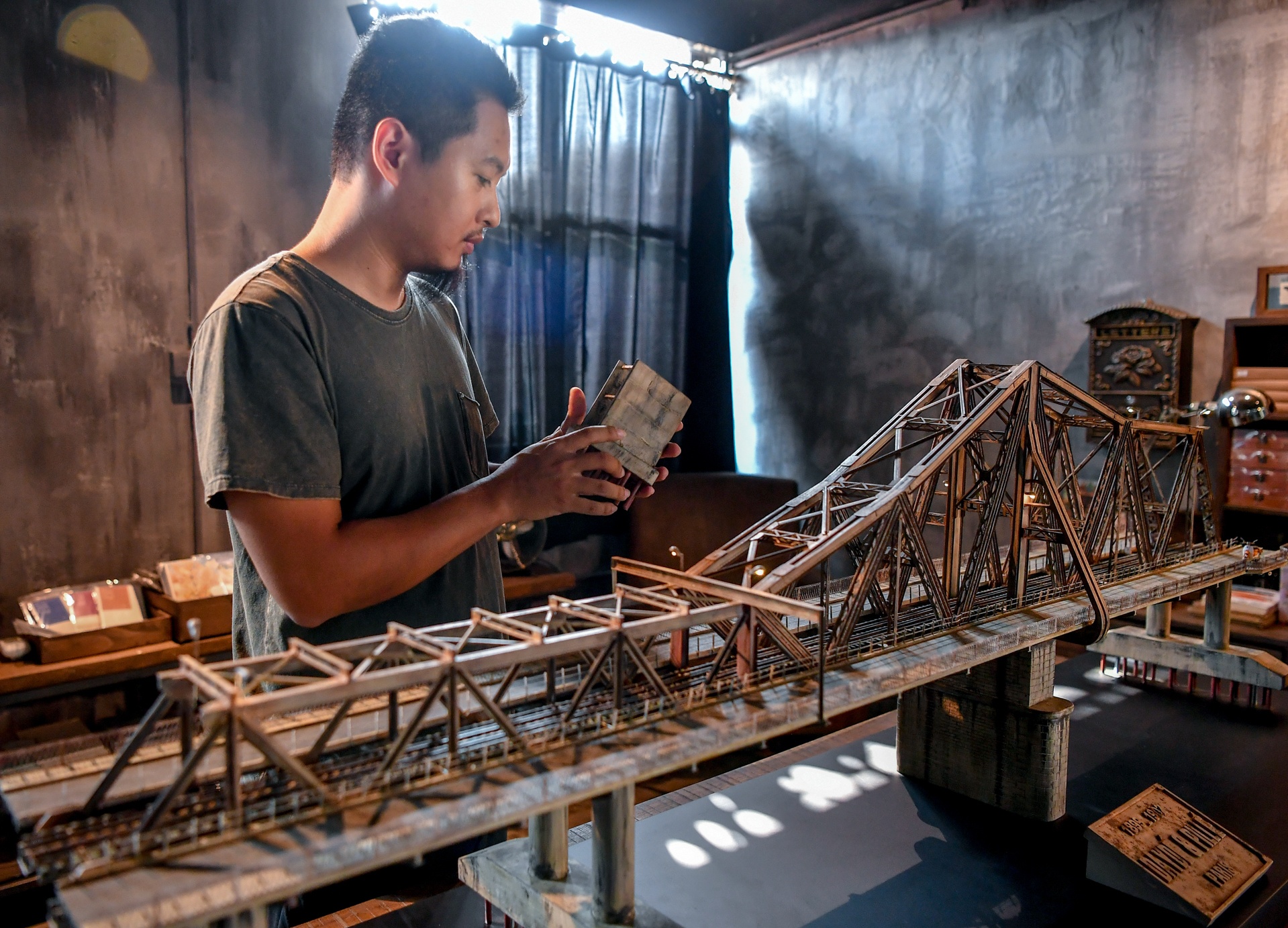 mo hinh cau long bien anh 4