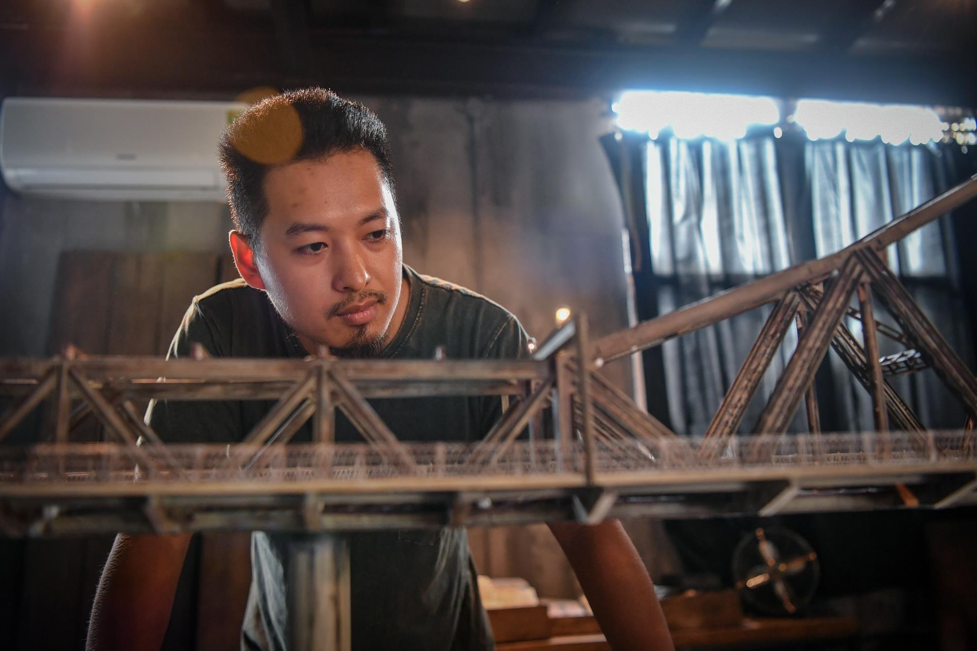 Can canh mo hinh cau Long Bien giong that tung chi tiet hinh anh