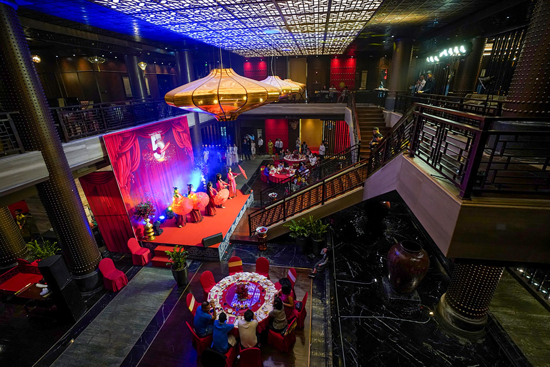 bep truong bieu dien mon hoa cong tai ban anh 1