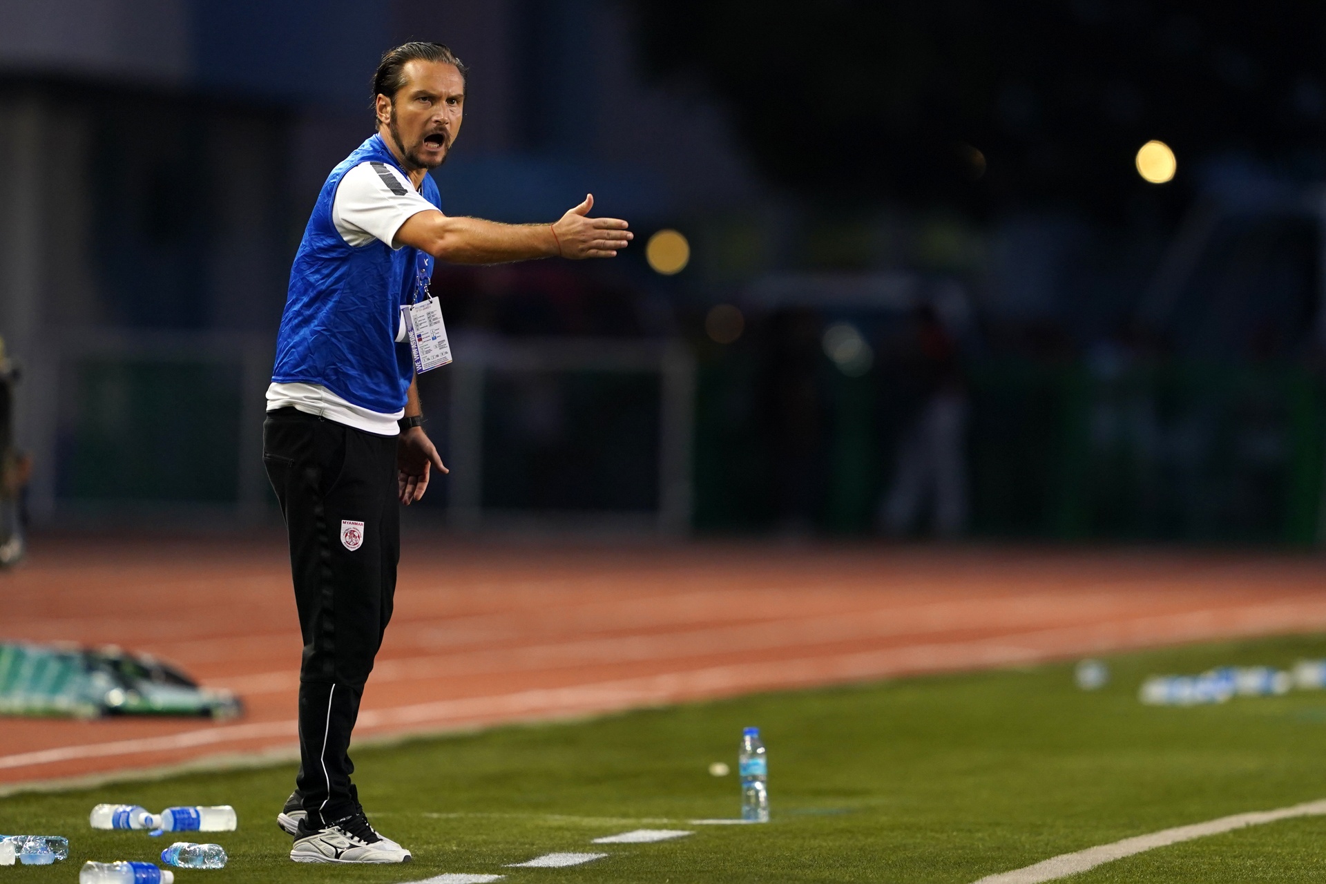 sắc thái huấn luyện viên ồn ào nhất sea games ảnh 2 sac thai huan luyen vien on ao nhat sea games anh 2