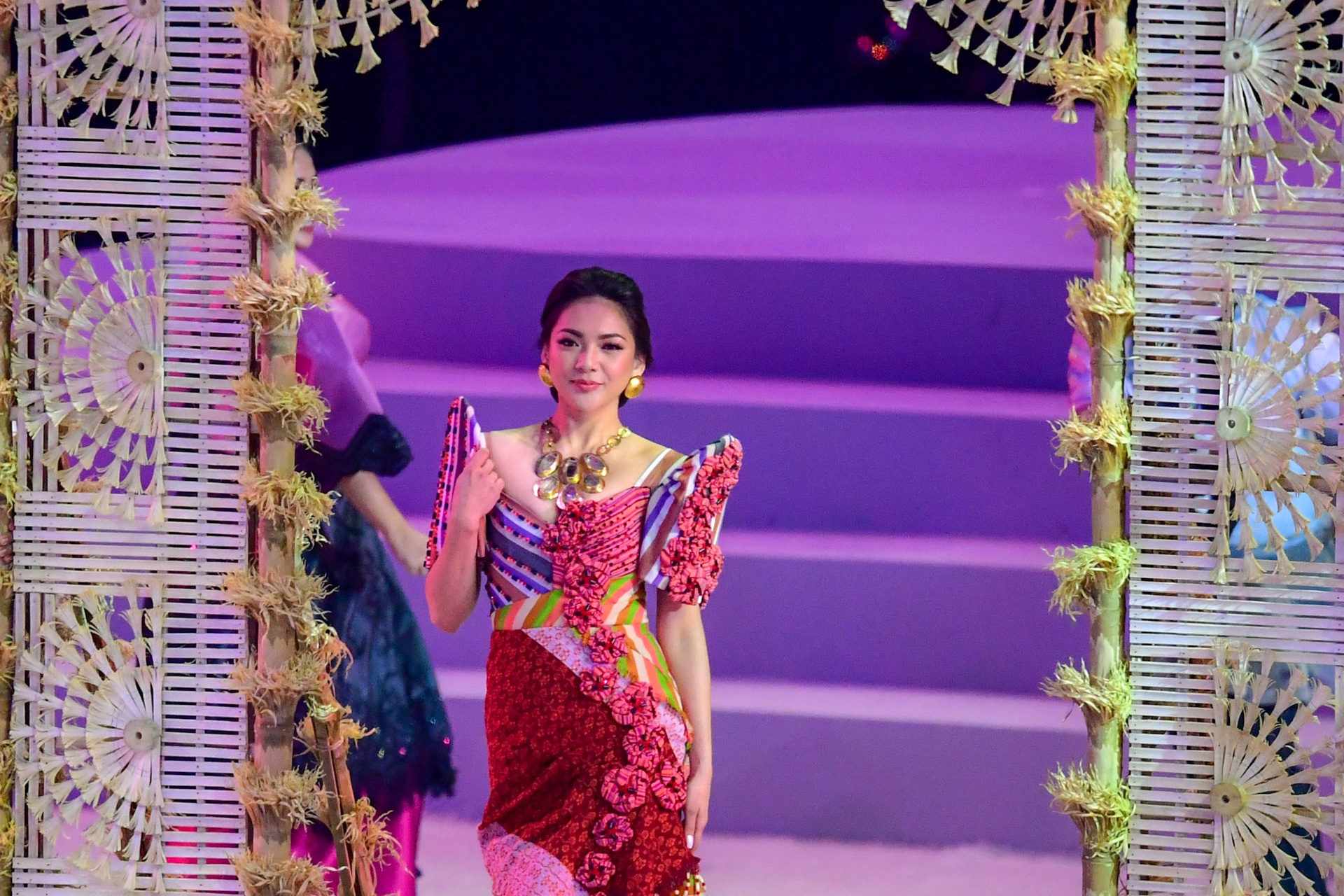 nhan sac dan hoa hau dem khai mac sea games 30 anh 11