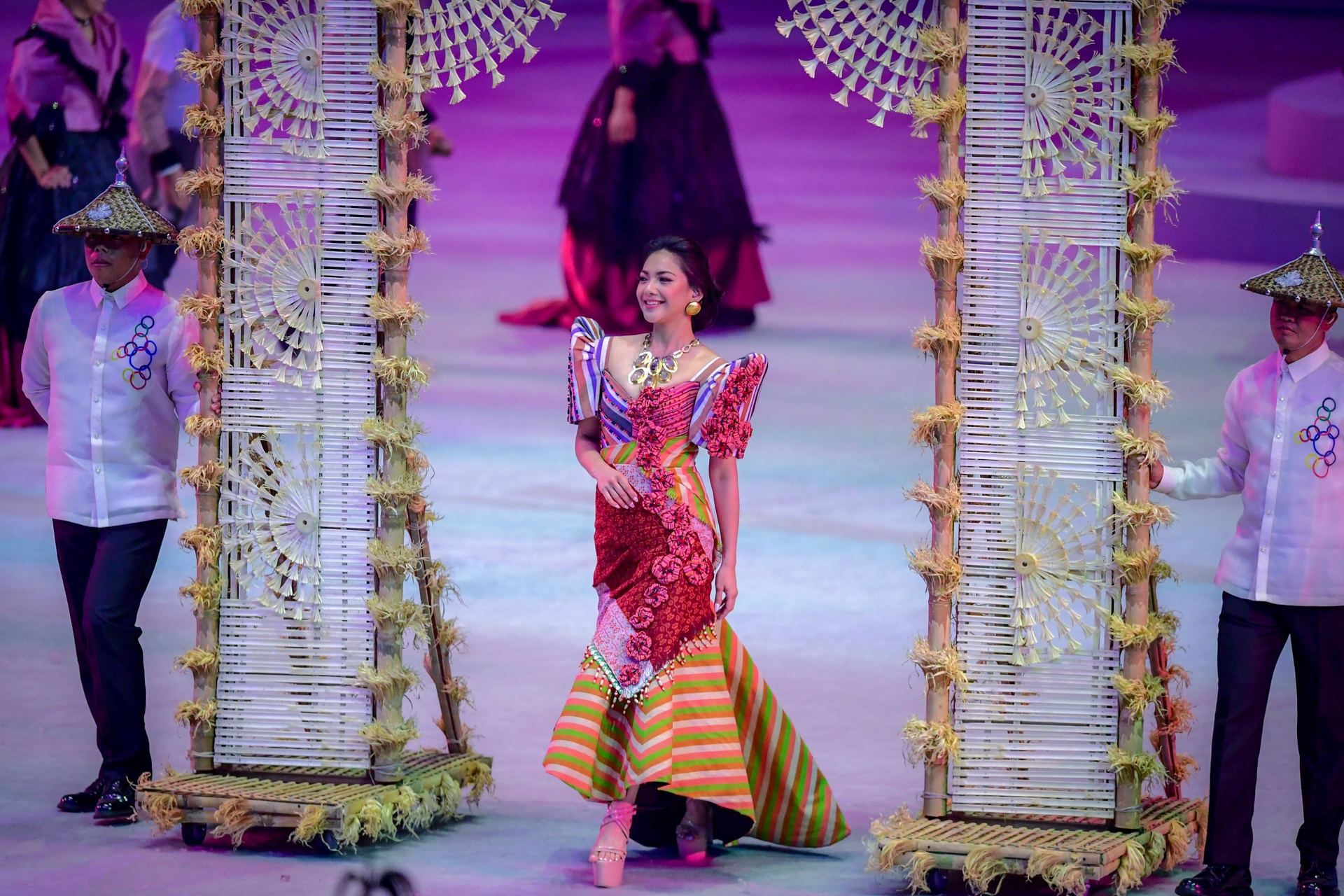 nhan sac dan hoa hau dem khai mac sea games 30 anh 12