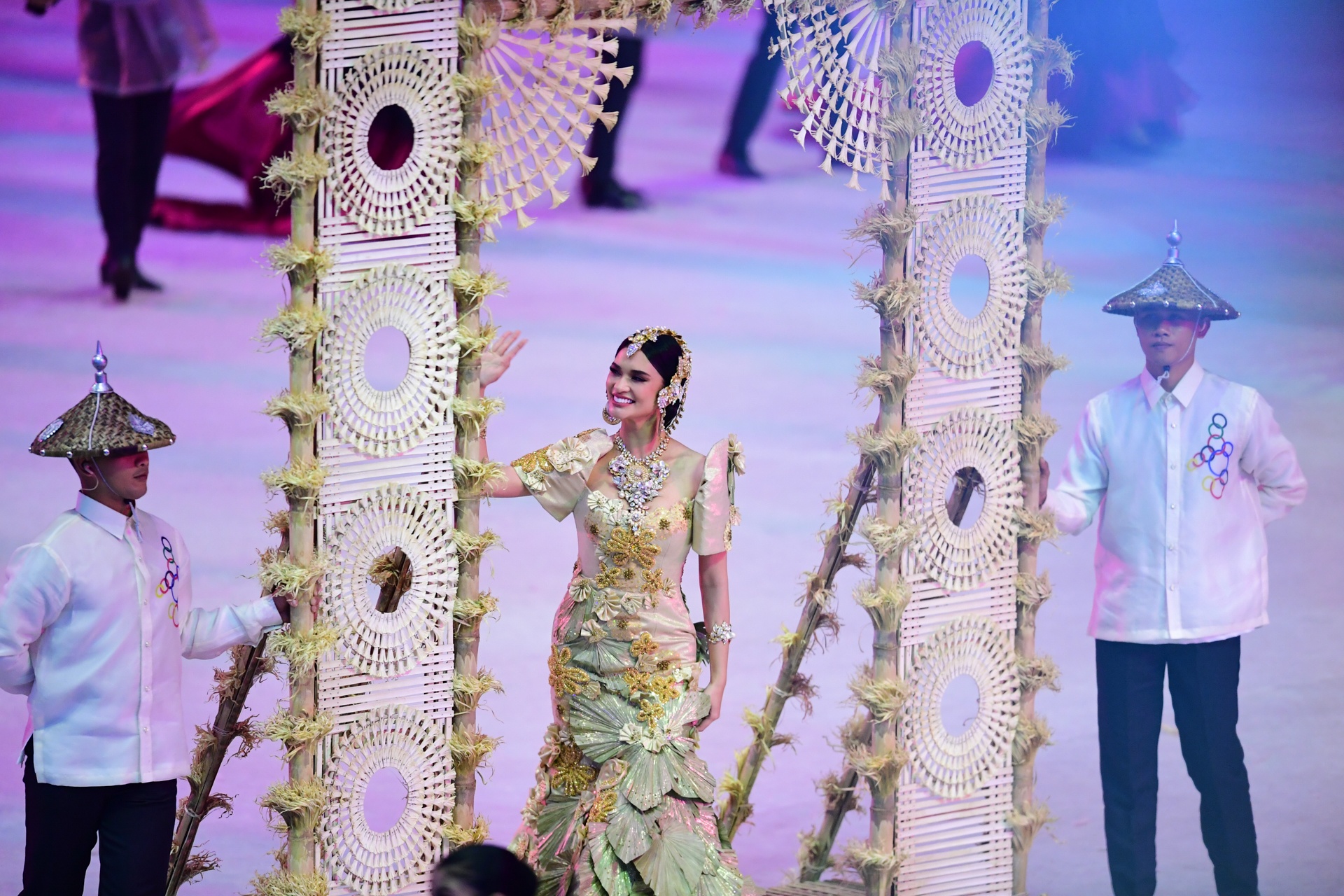 nhan sac dan hoa hau dem khai mac sea games 30 anh 15