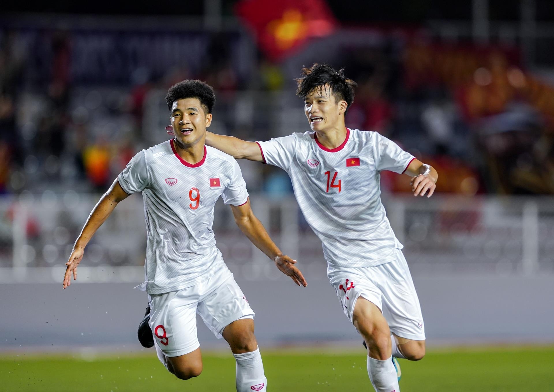 Giay phut Duc Chinh ha guc U22 Singapore ngap tran cam xuc hinh anh