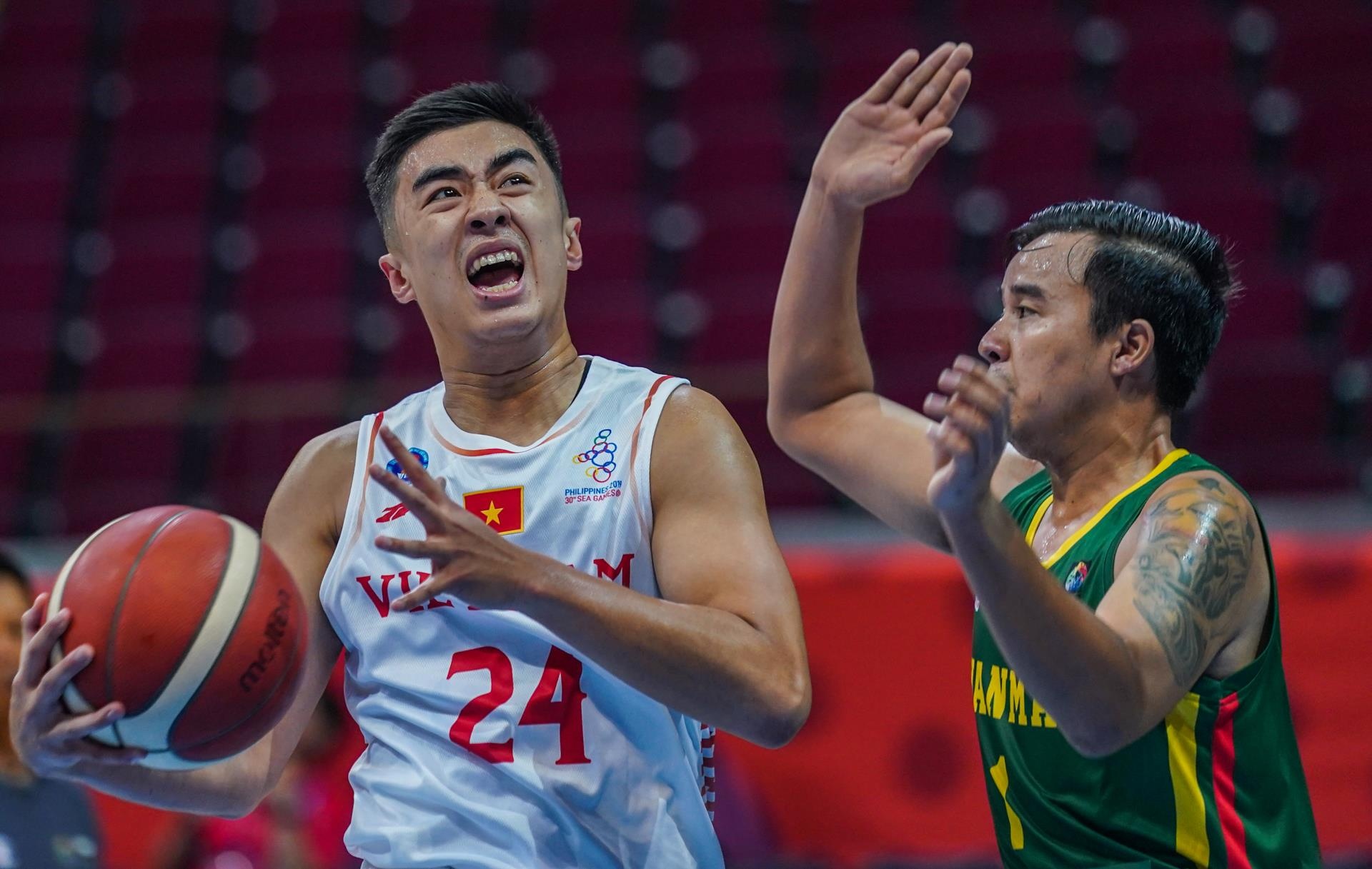 Bong ro Viet Nam thang Myanmar trong ngay ra quan hinh anh